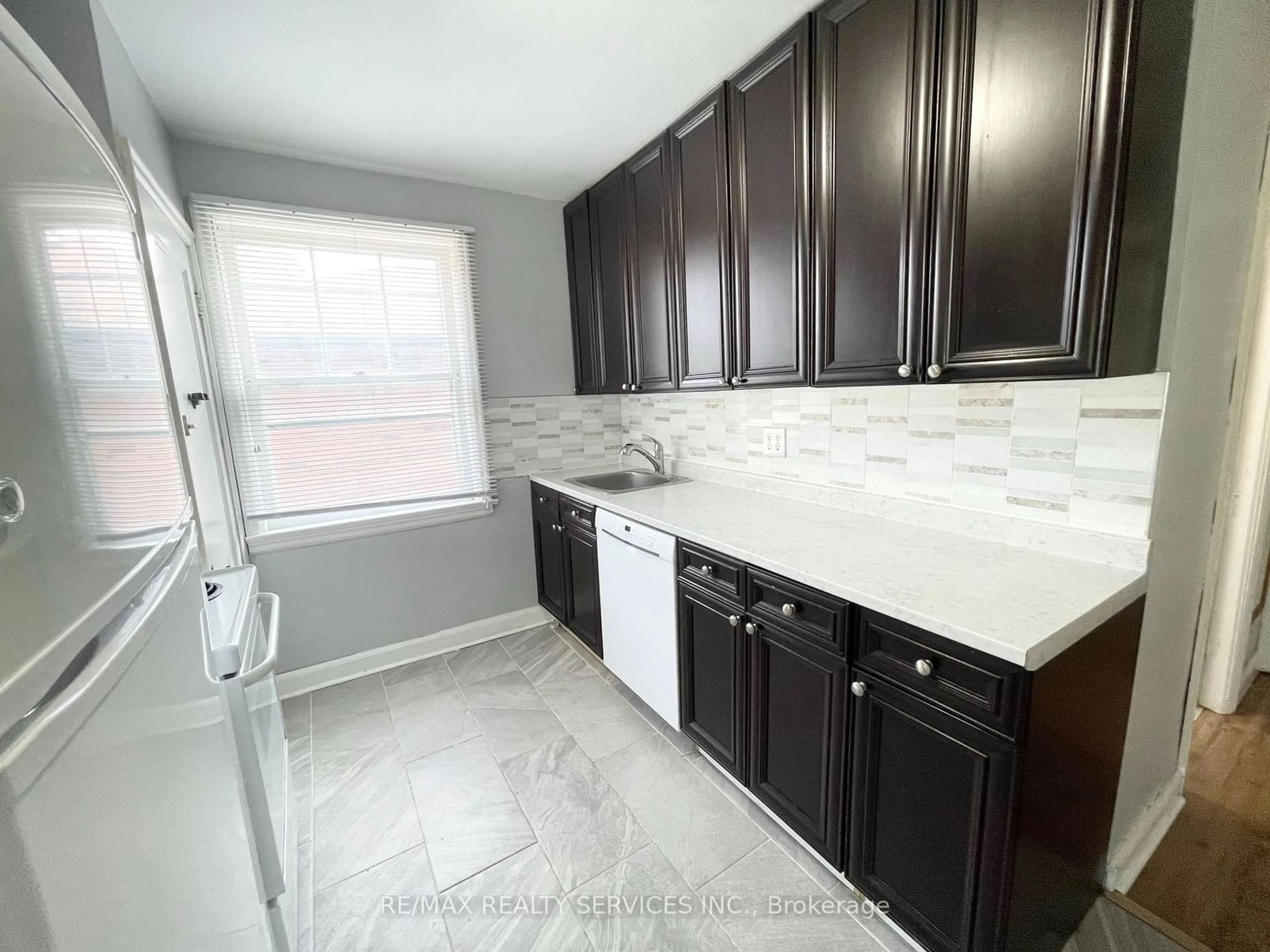 Kitchen for 40 Elgin St, Cambridge Ontario N1R 5G9