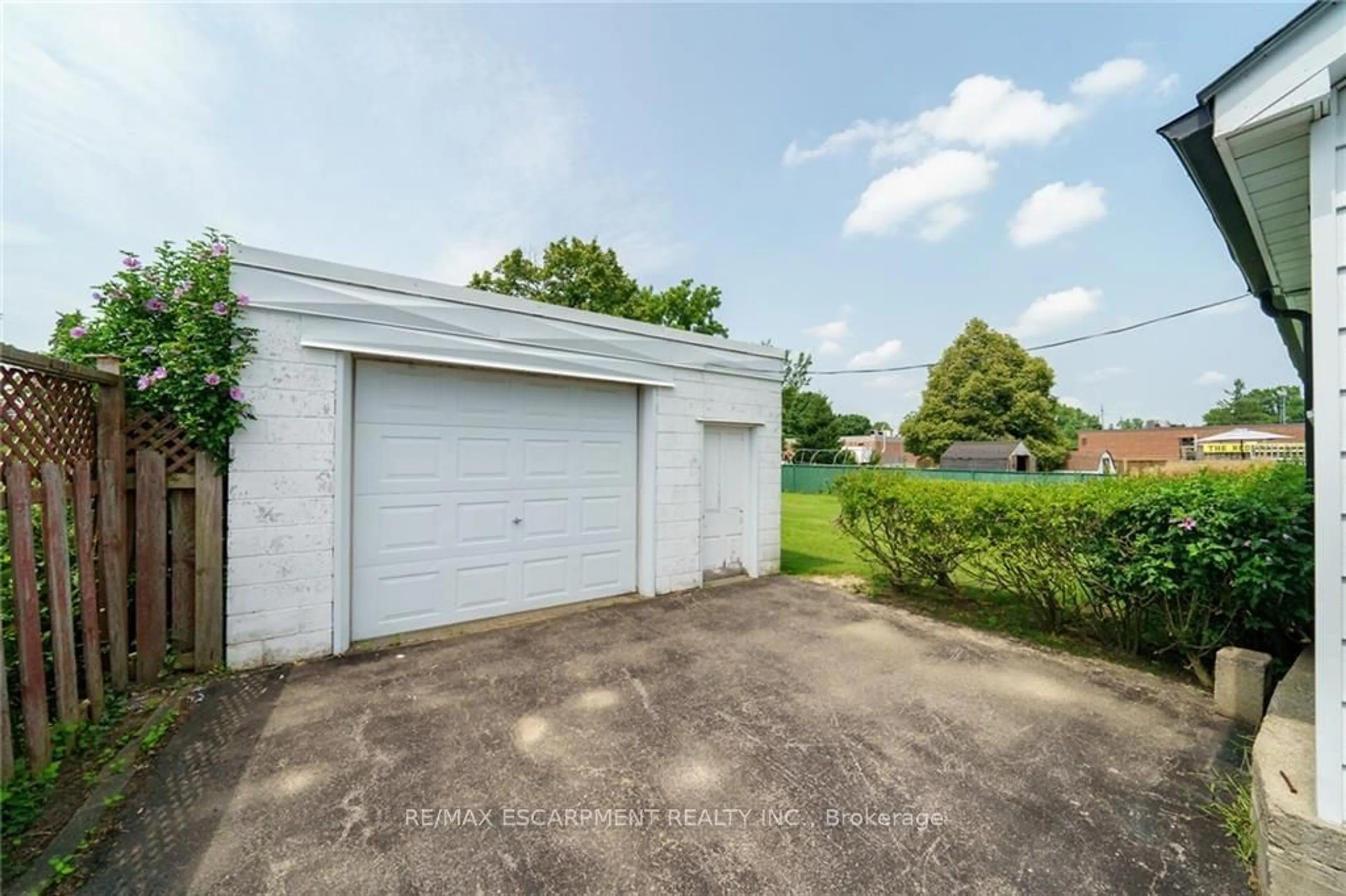 Indoor garage for 25 Park Ave, Brant Ontario N0E 1A0