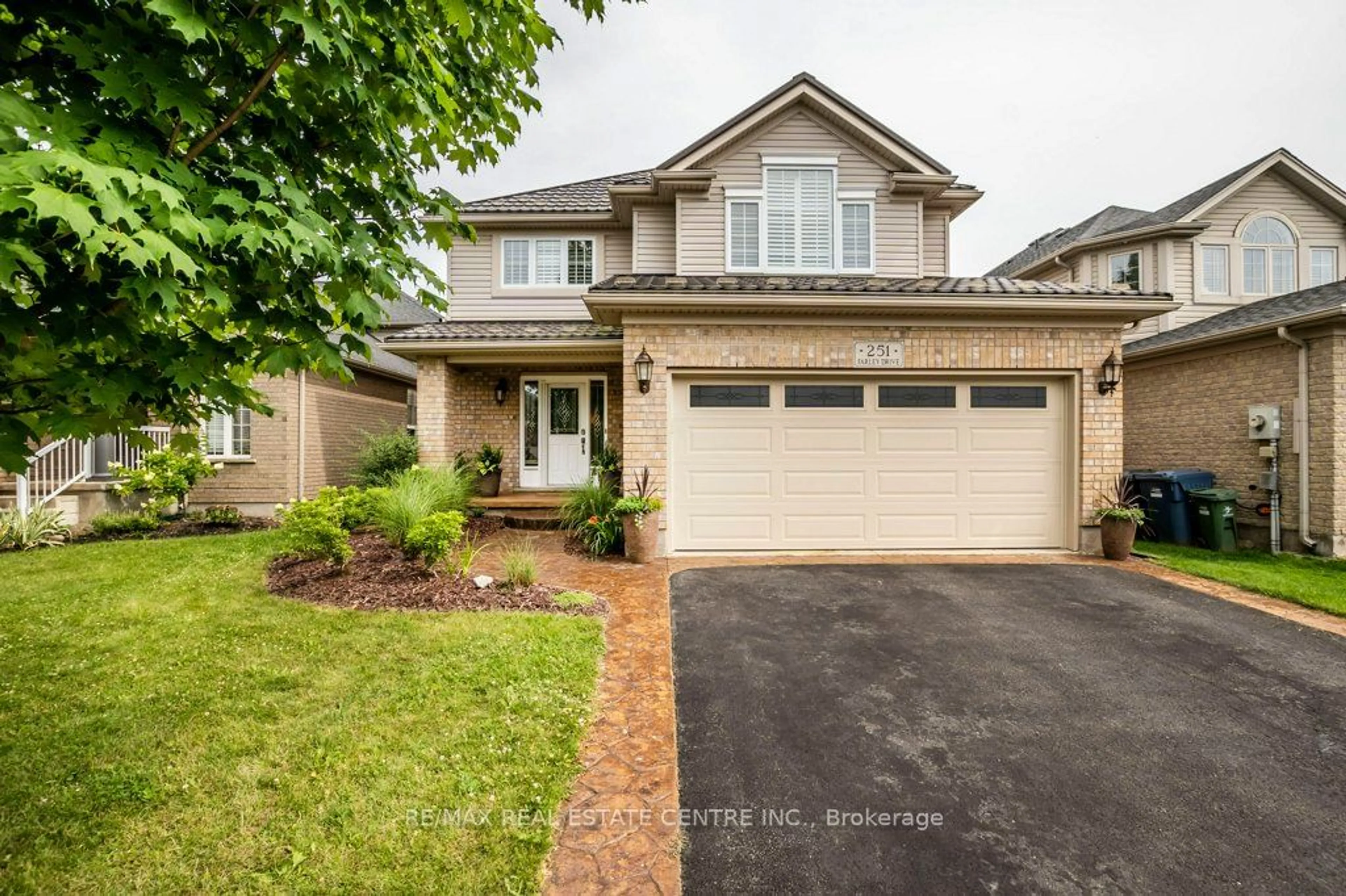 Frontside or backside of a home for 251 Farley Dr, Guelph Ontario N1L 1N2
