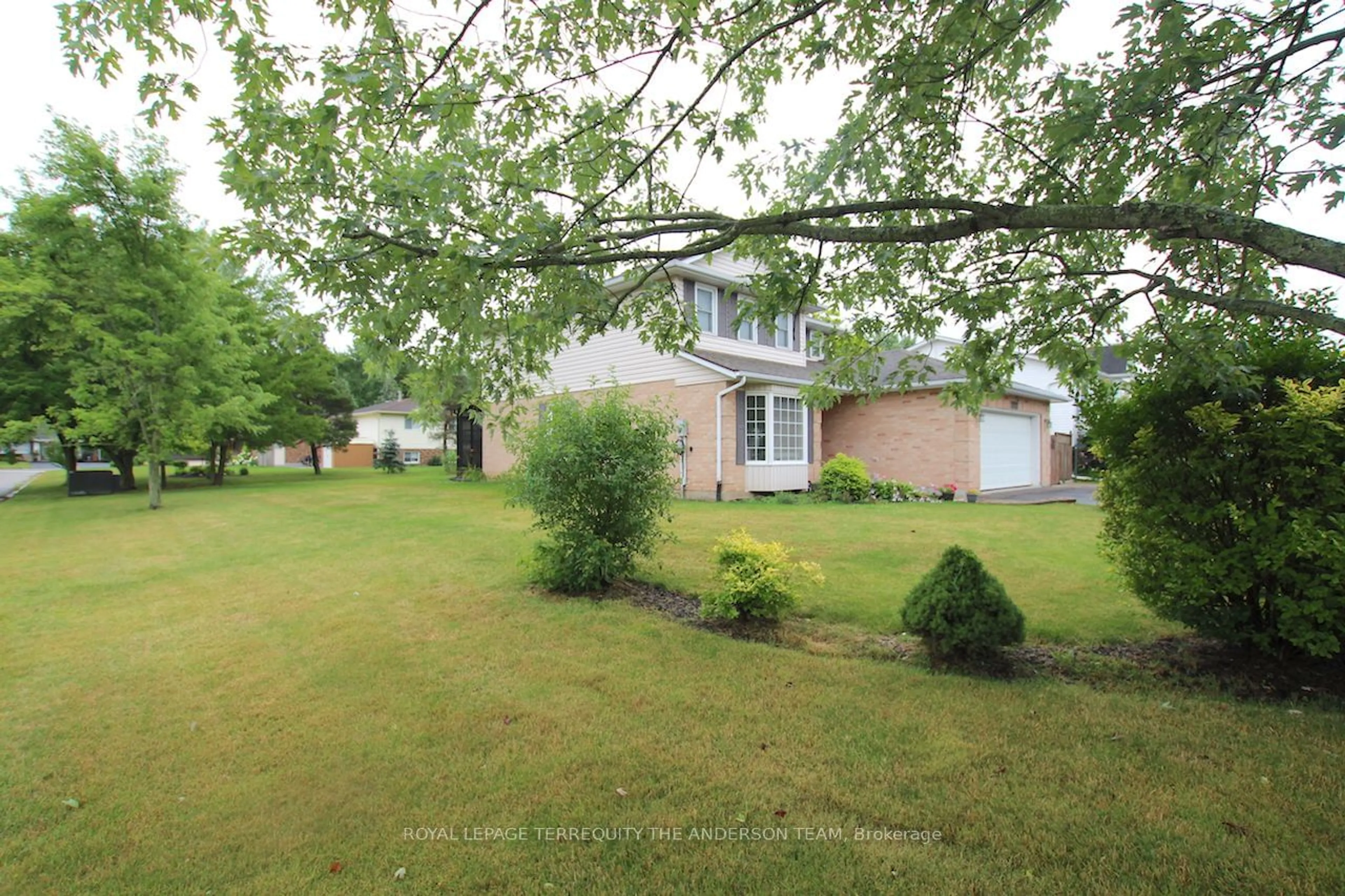 Outside view for 3722 Sussex Lane, Fort Erie Ontario L0S 1S0