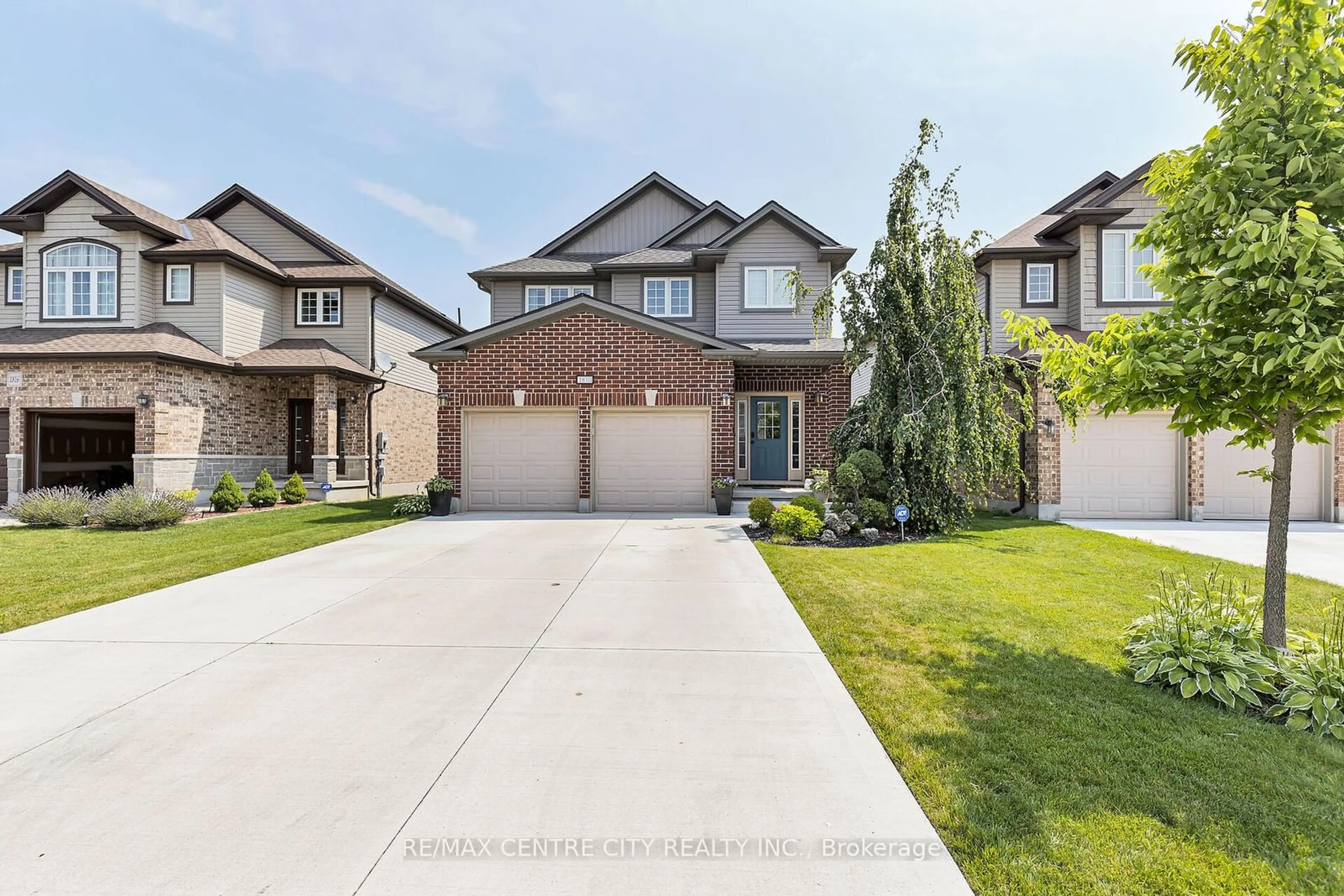 Frontside or backside of a home for 1810 Jubilee Dr, London Ontario N6G 0H5