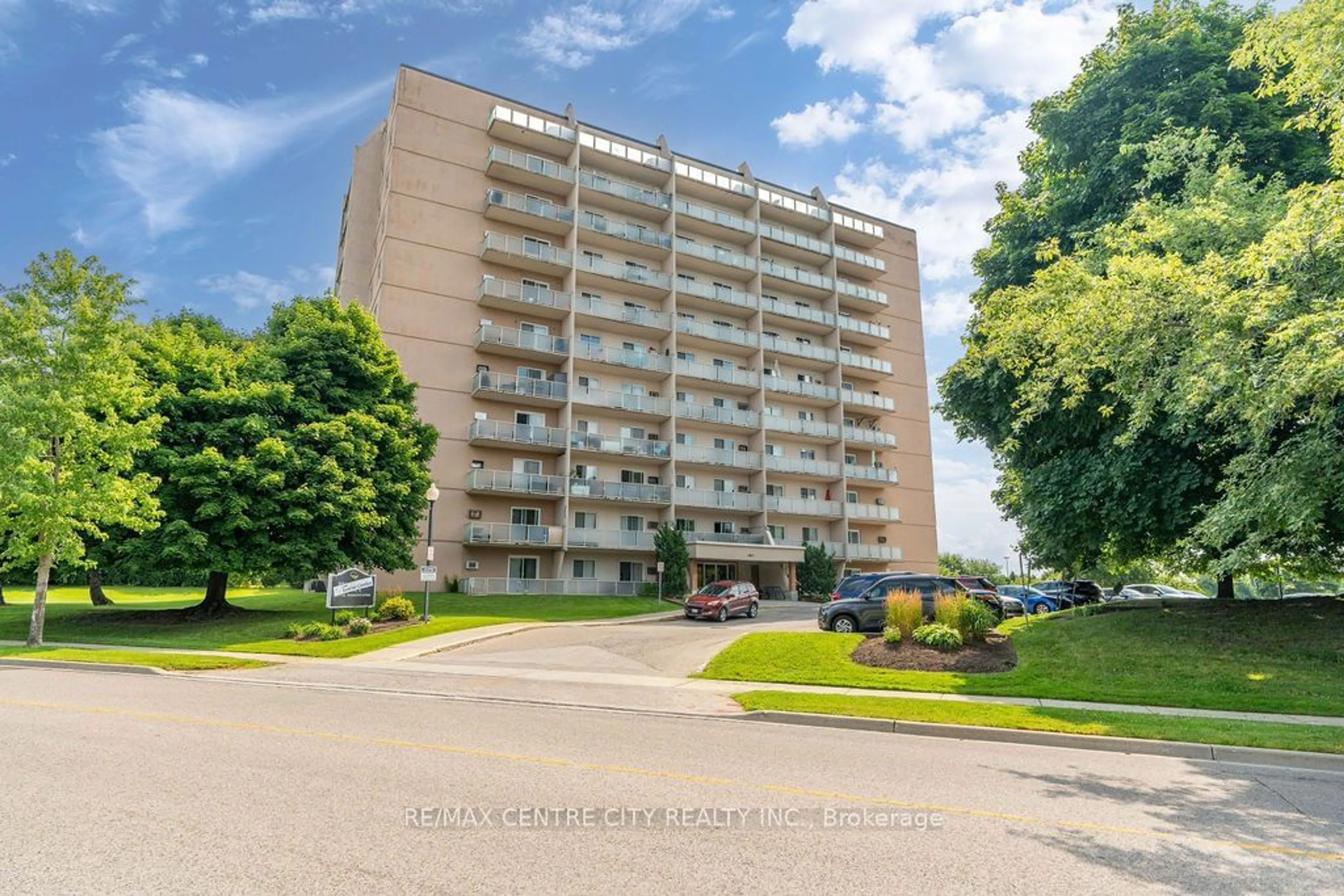 A pic from exterior of the house or condo for 583 Mornington Ave #305, London Ontario N5Y 3E9