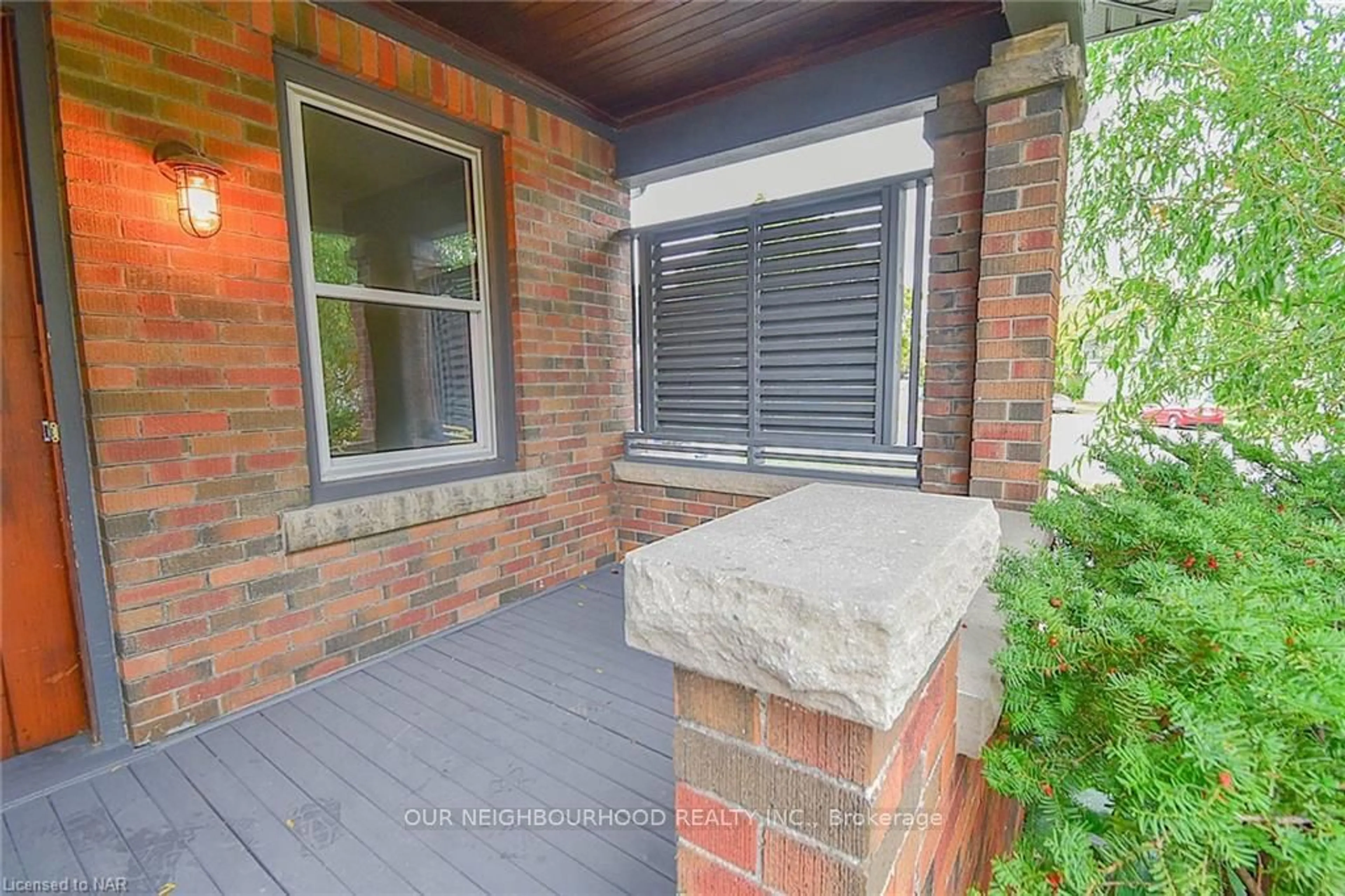Home with brick exterior material for 103 Carlton St, St. Catharines Ontario L2R 1R2