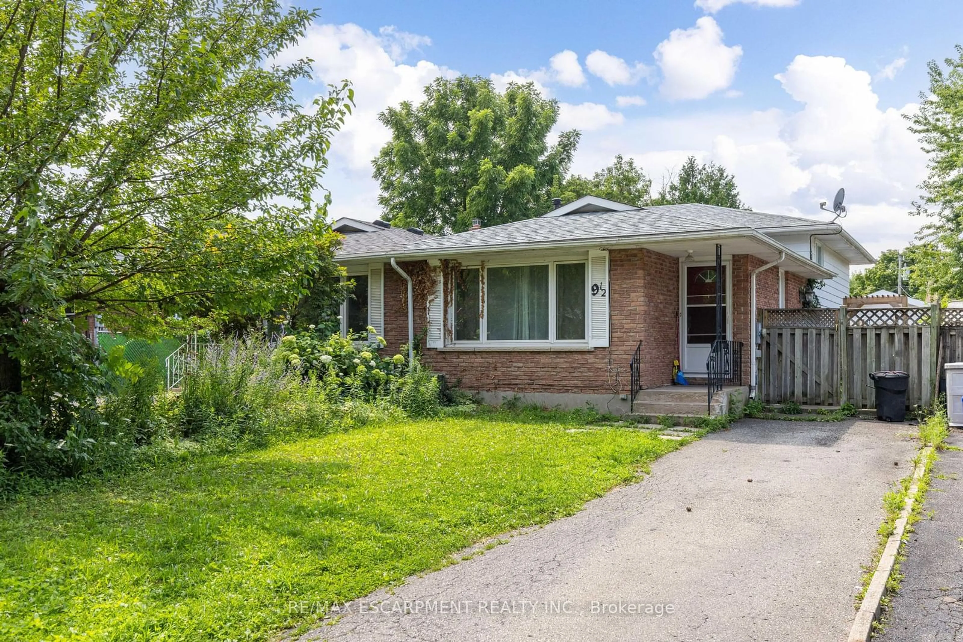 Frontside or backside of a home for 9 1/2 Allan Dr, St. Catharines Ontario L2N 5S4