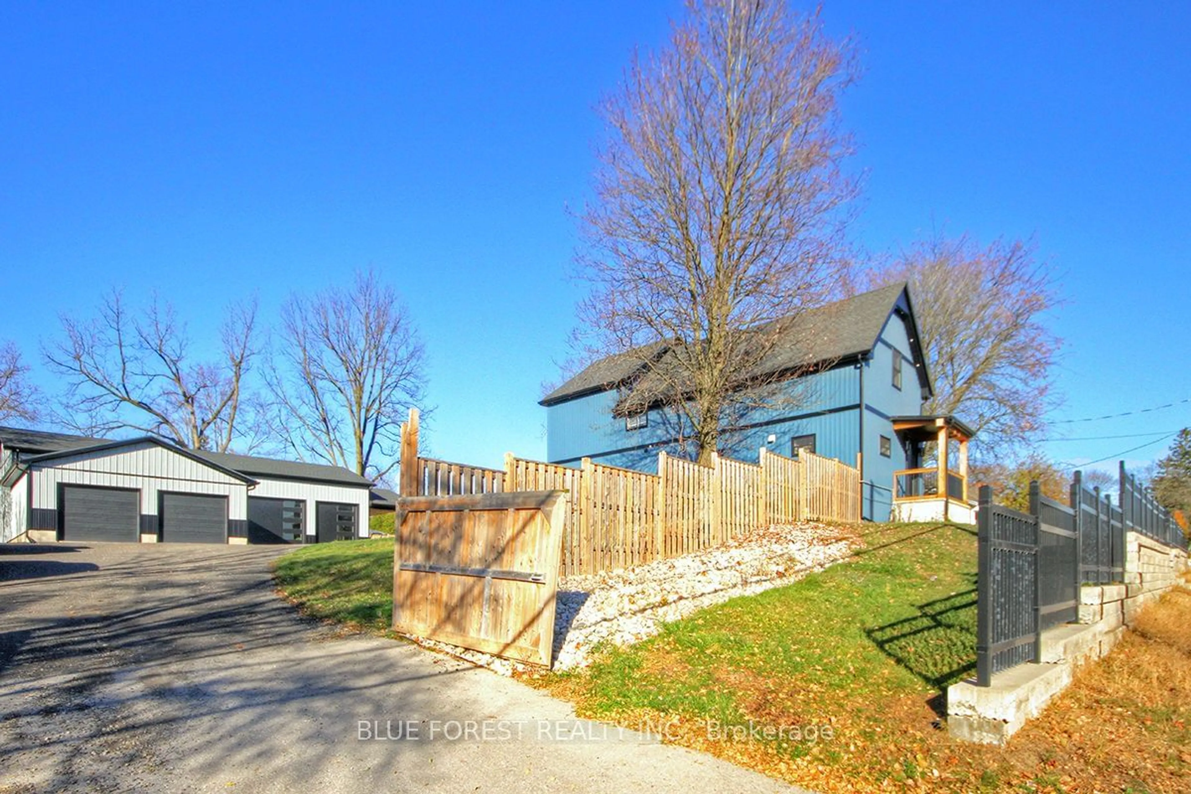 Fenced yard for 7114 Longwoods Rd, London Ontario N6P 1L2