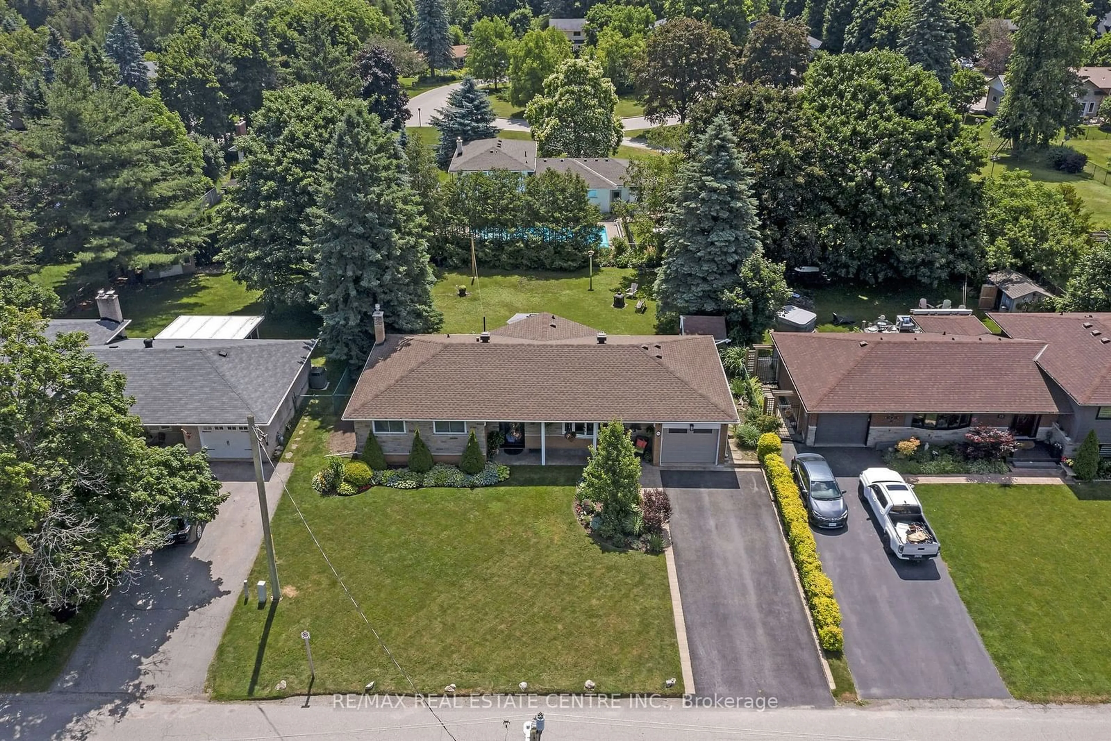 Frontside or backside of a home for 27 Millwood Rd, Erin Ontario N0B 1T0
