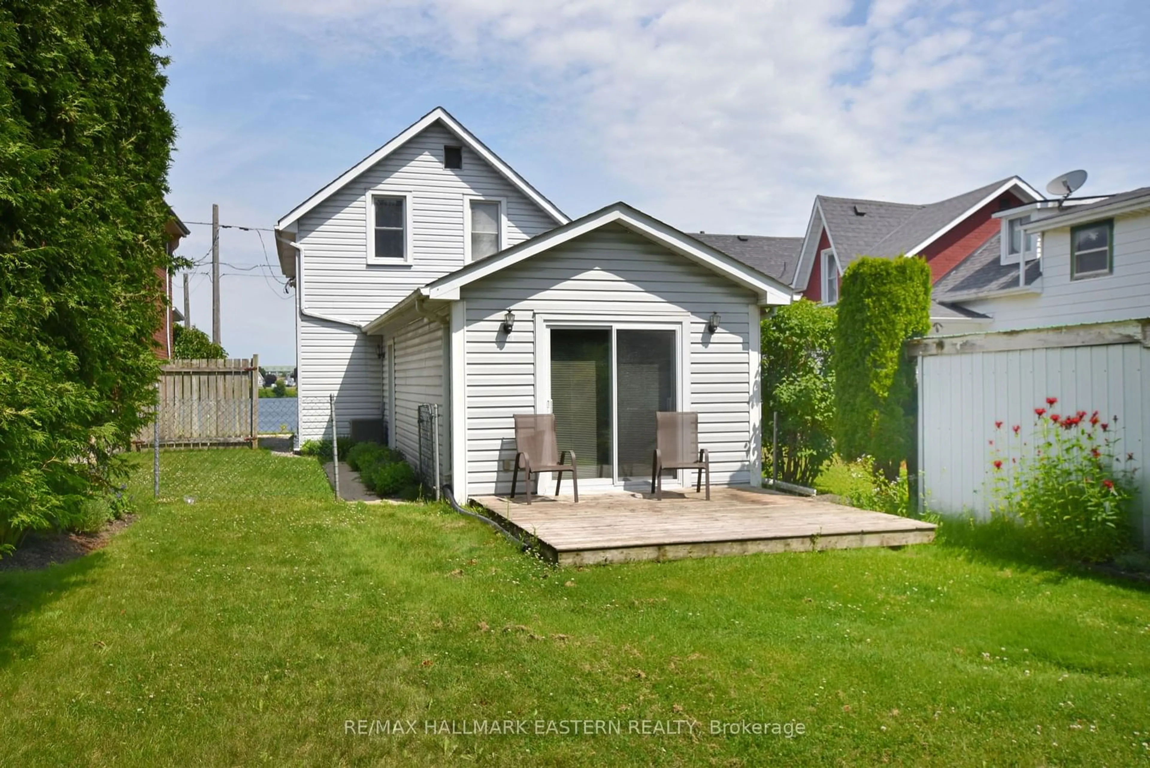 Frontside or backside of a home for 61 Crescent St, Peterborough Ontario K9J 2G2