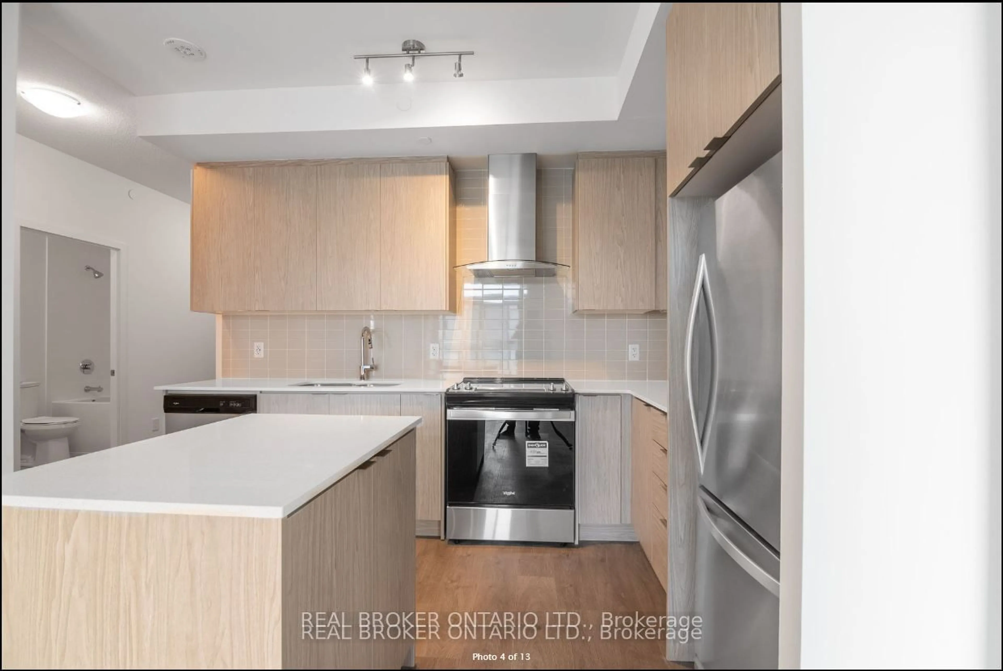 Standard kitchen for 55 Duke St #1101, Kitchener Ontario N2G 1A6