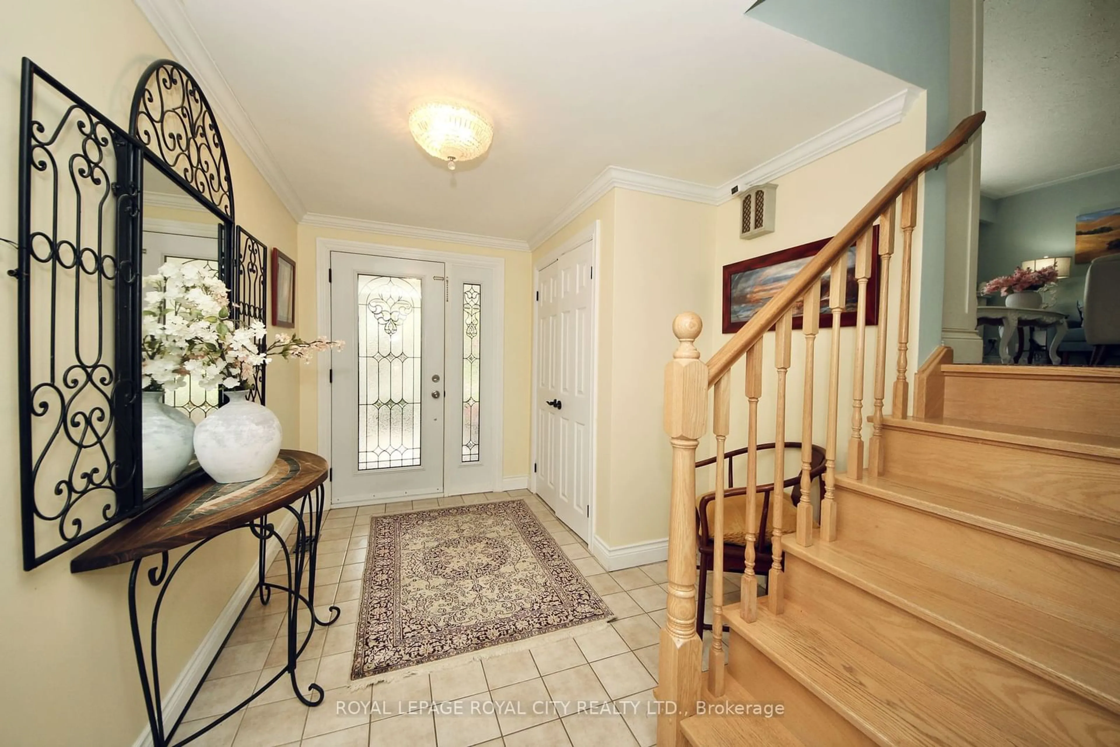 Indoor entryway for 46 Carnaby Cres, Guelph Ontario N1G 2R7