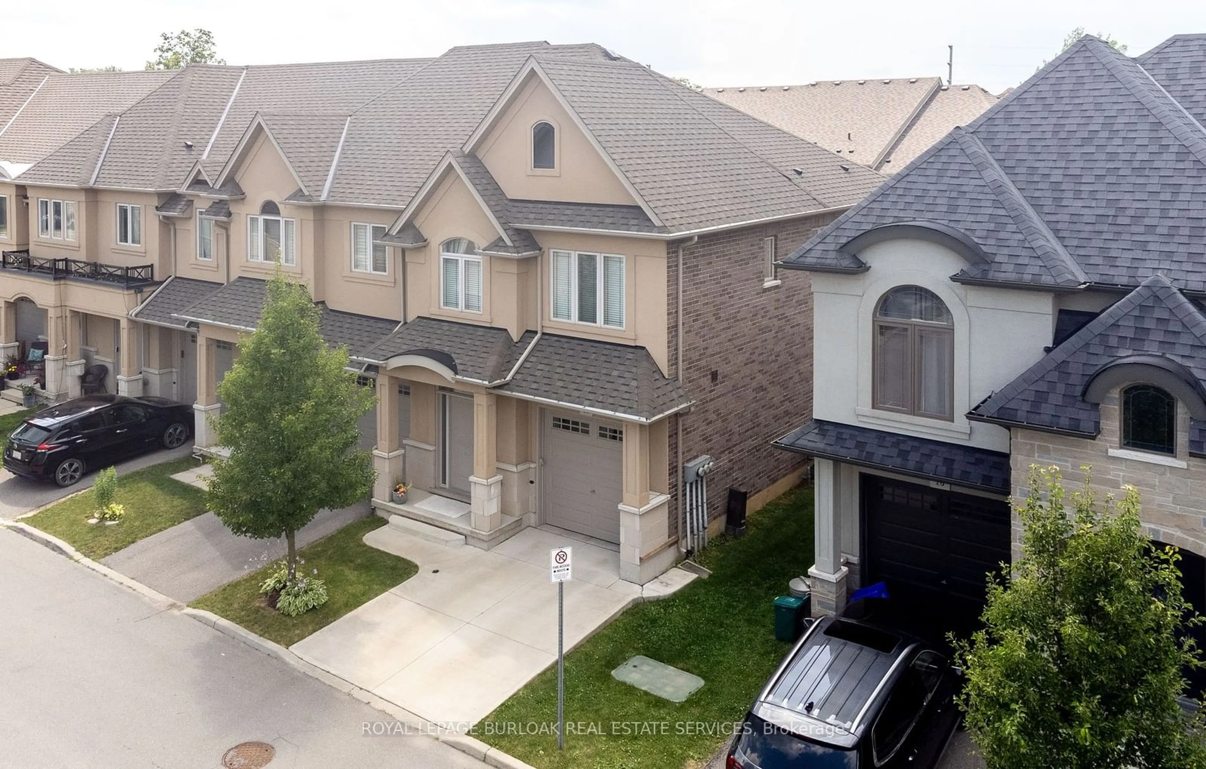 A pic from exterior of the house or condo for 15 Sonoma Valley Cres, Hamilton Ontario L9B 0J3