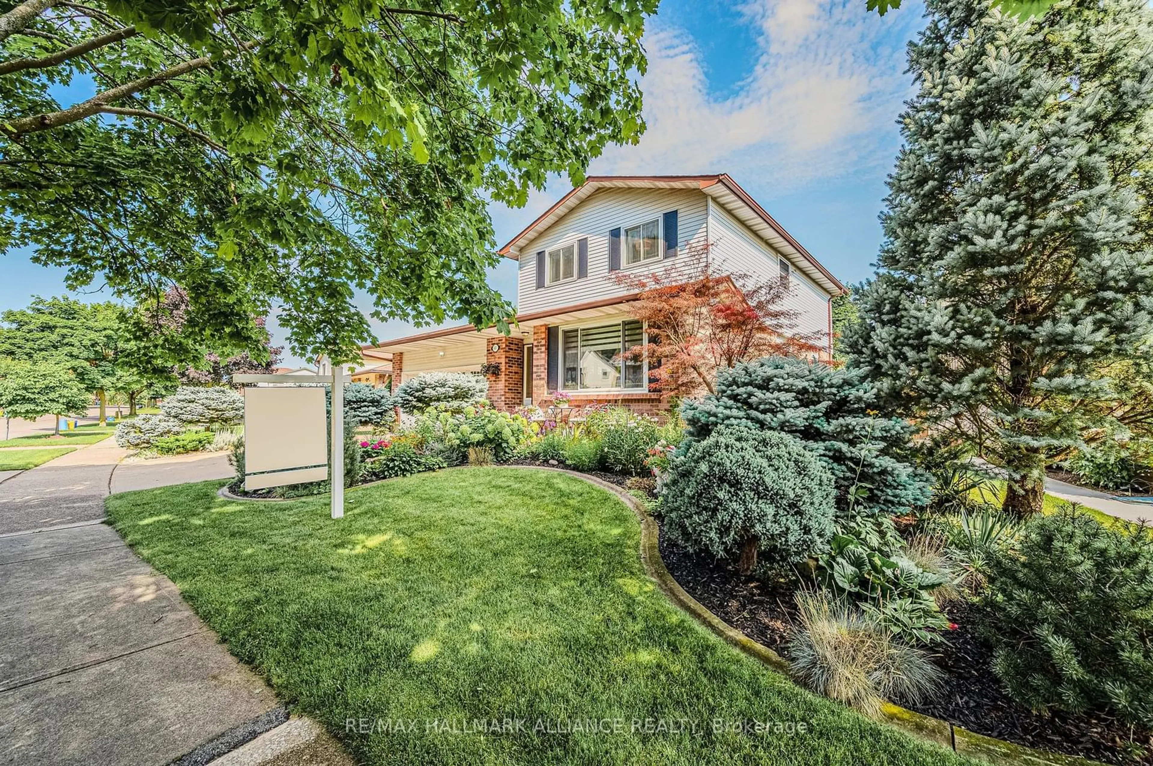 Frontside or backside of a home for 40 Glenashton Dr, Hamilton Ontario L8G 4E9