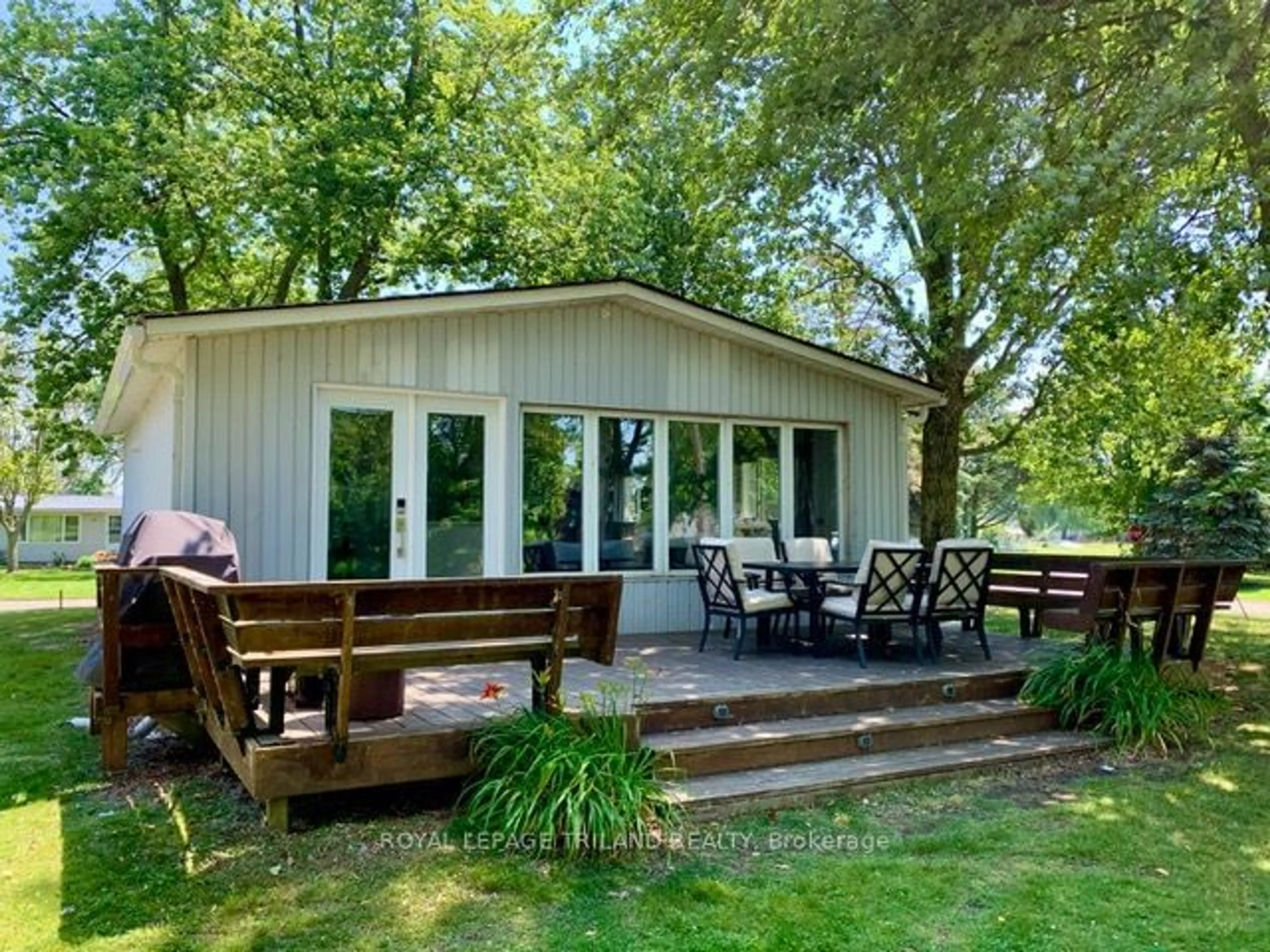 Patio for 16 HOWEY Ave, Norfolk Ontario N0E 1M0