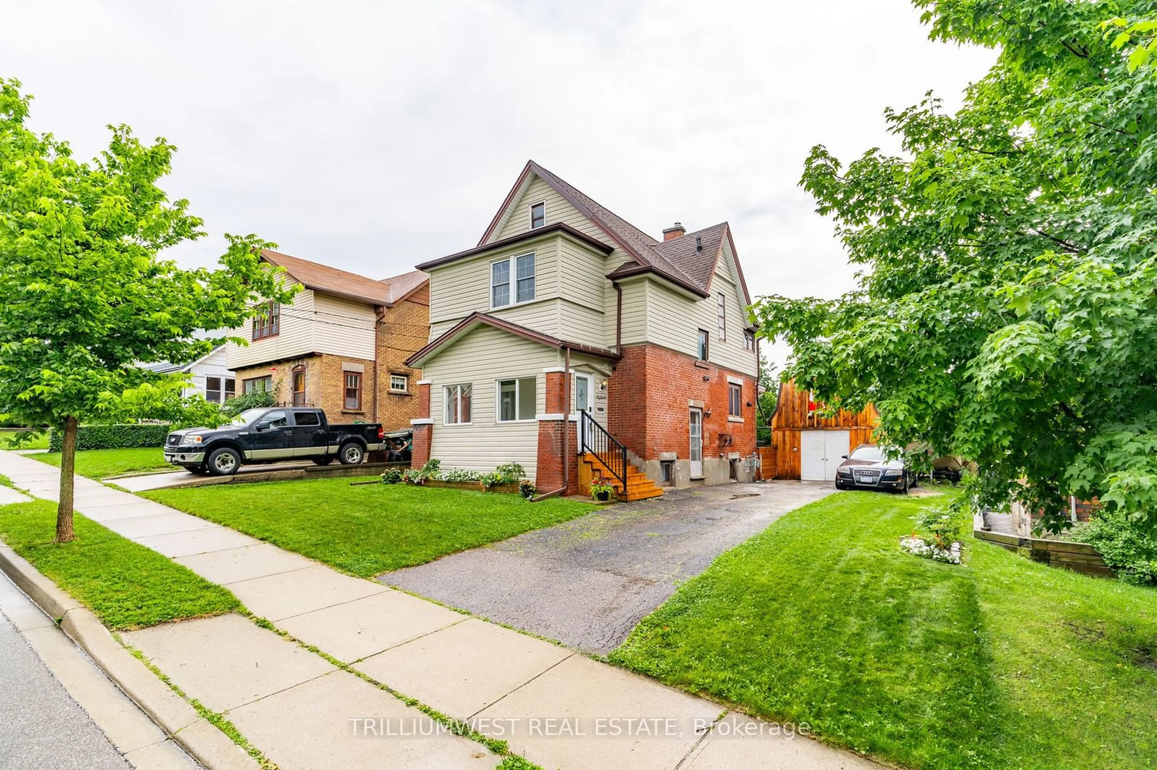 Frontside or backside of a home for 15 Stirling Ave, Kitchener Ontario N2H 3G9