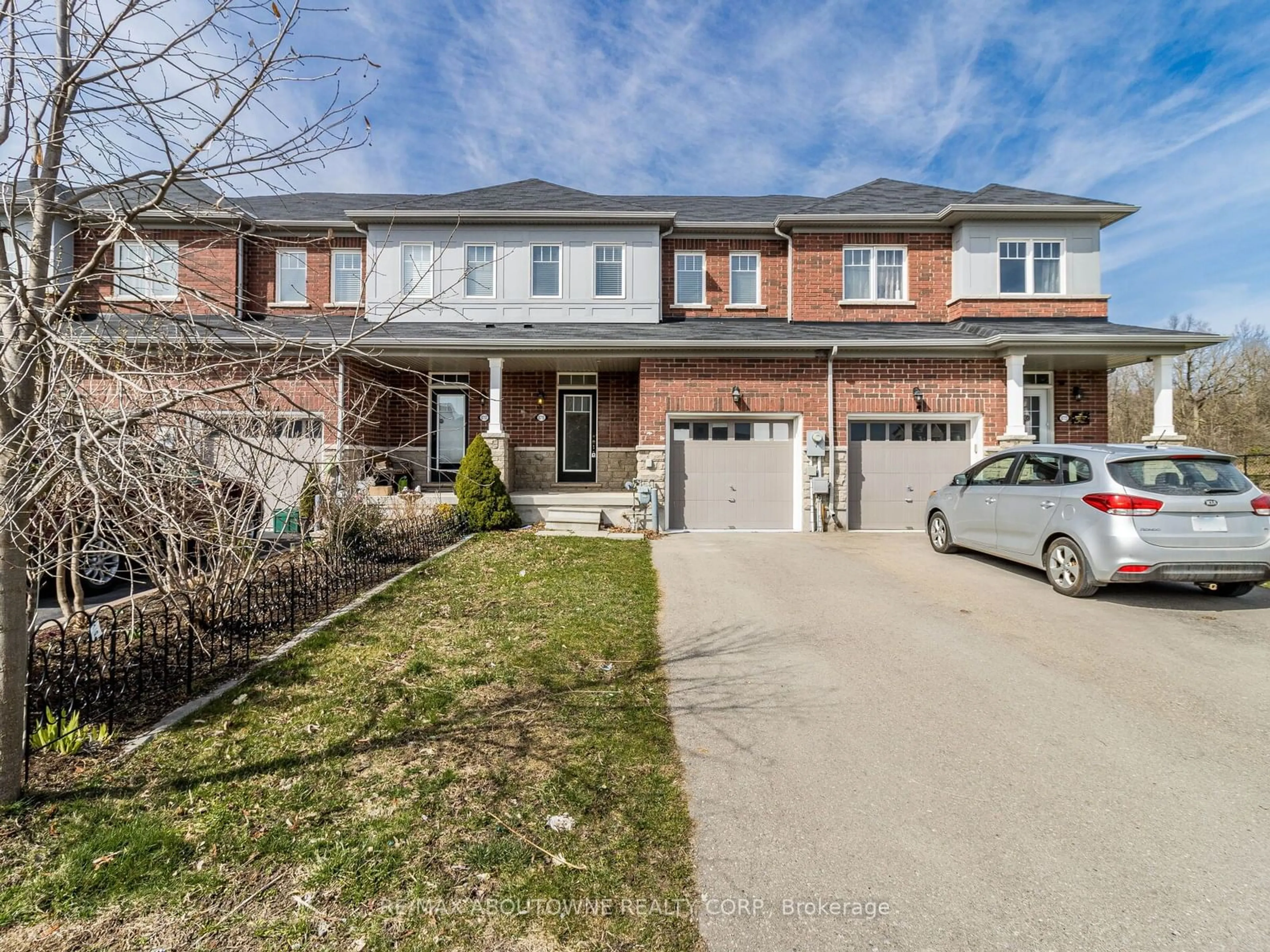 Home with brick exterior material for 8715 Dogwood Cres, Niagara Falls Ontario L2H 2Y6