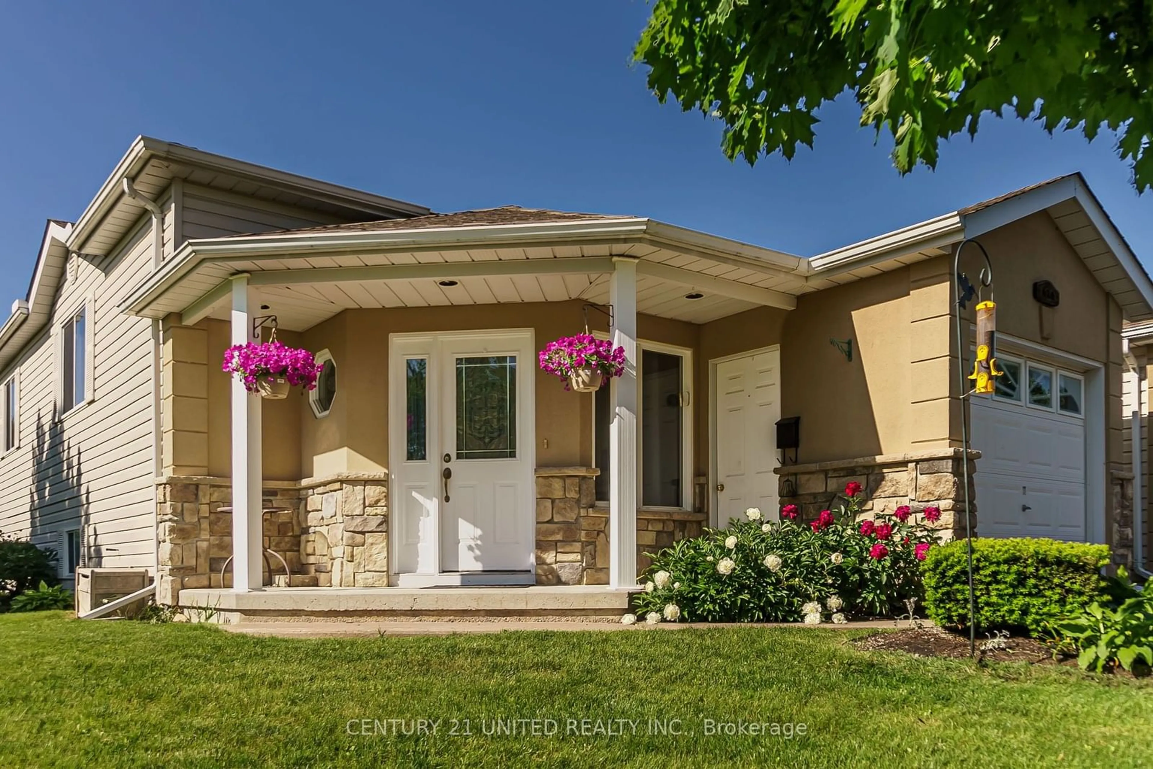 Home with vinyl exterior material for 626 Trailview Dr, Peterborough Ontario K9J 8P3