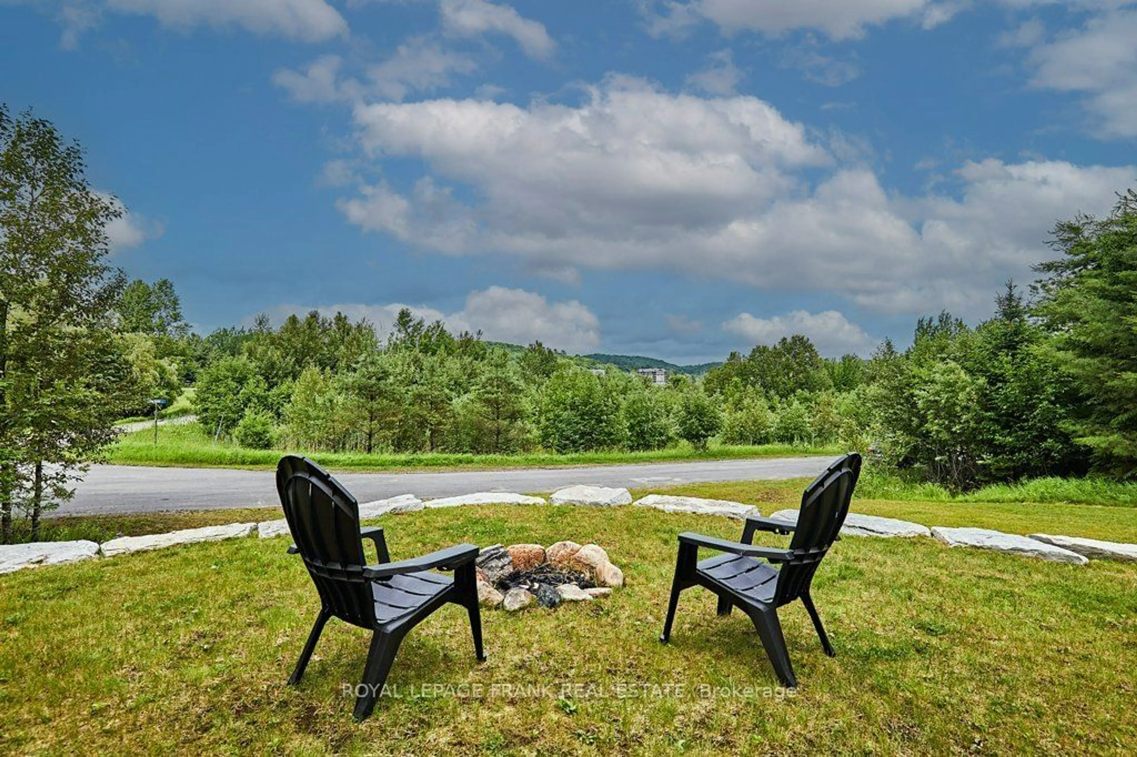 Patio for 189 Halbiem Cres, Dysart et al Ontario K0M 1S0