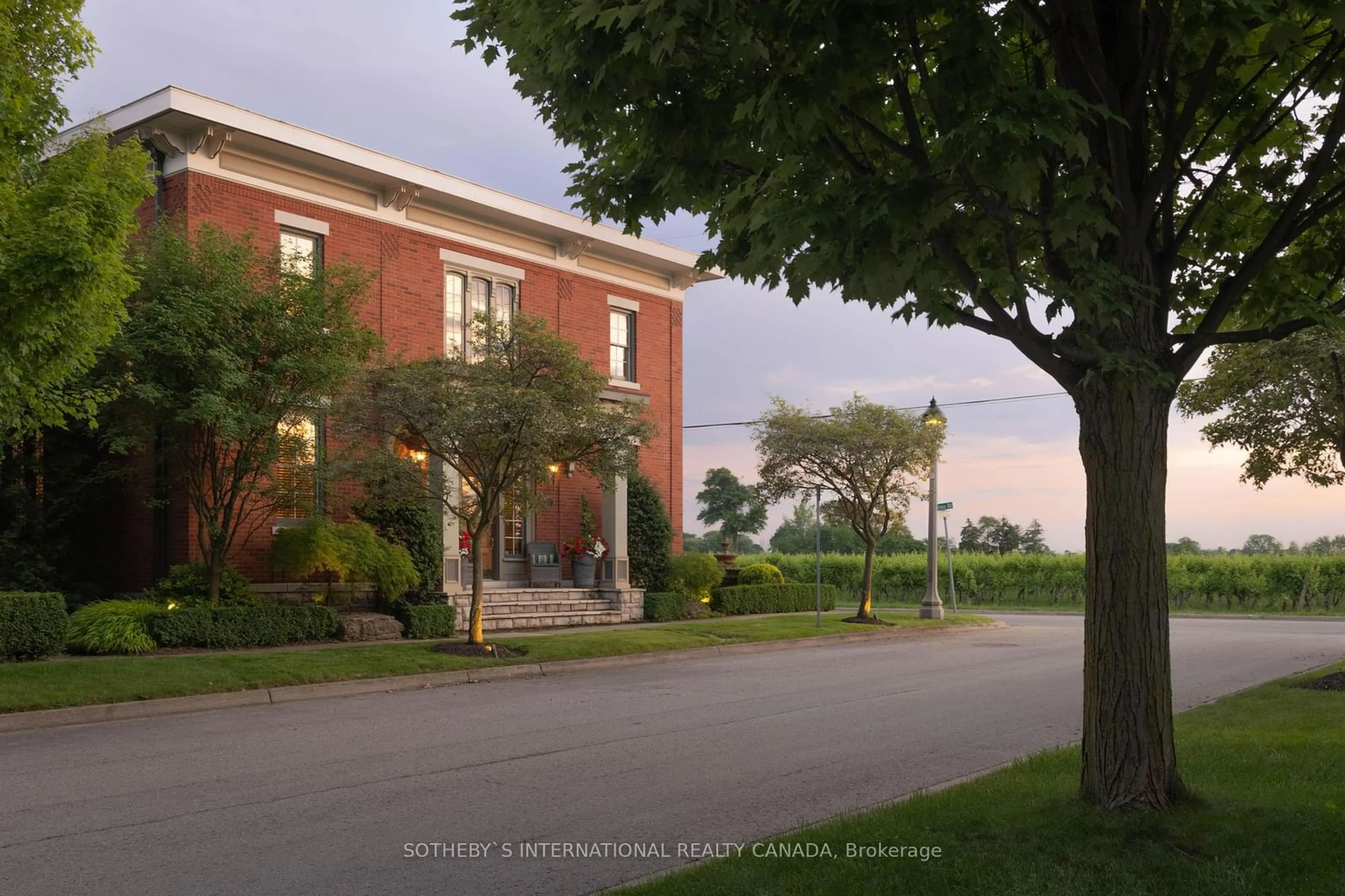 Street view for 43 Elizabeth St, Niagara-on-the-Lake Ontario L0S 1J0