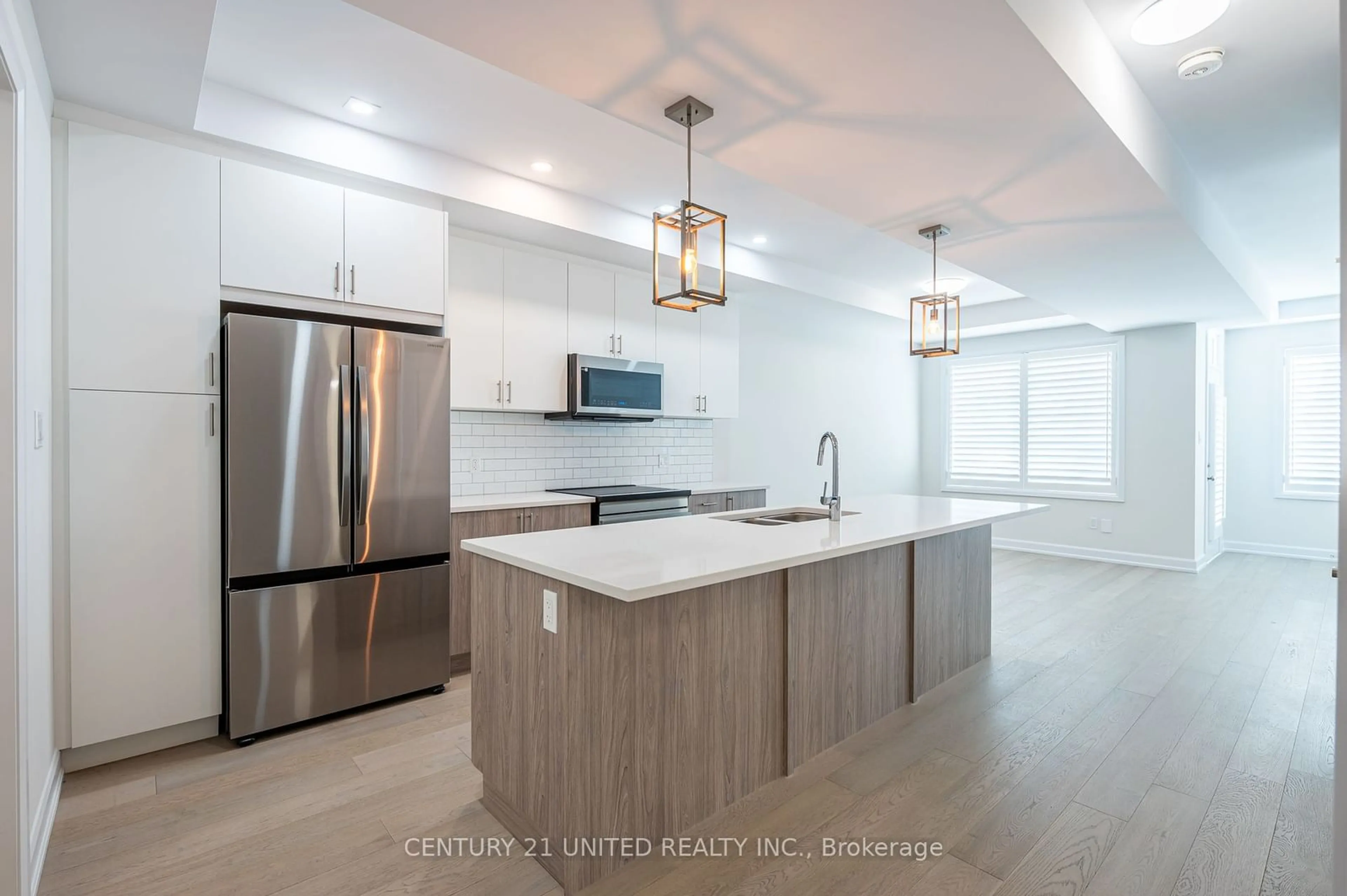 Contemporary kitchen for 313 Mullighan Gdns, Peterborough Ontario K9K 0G3