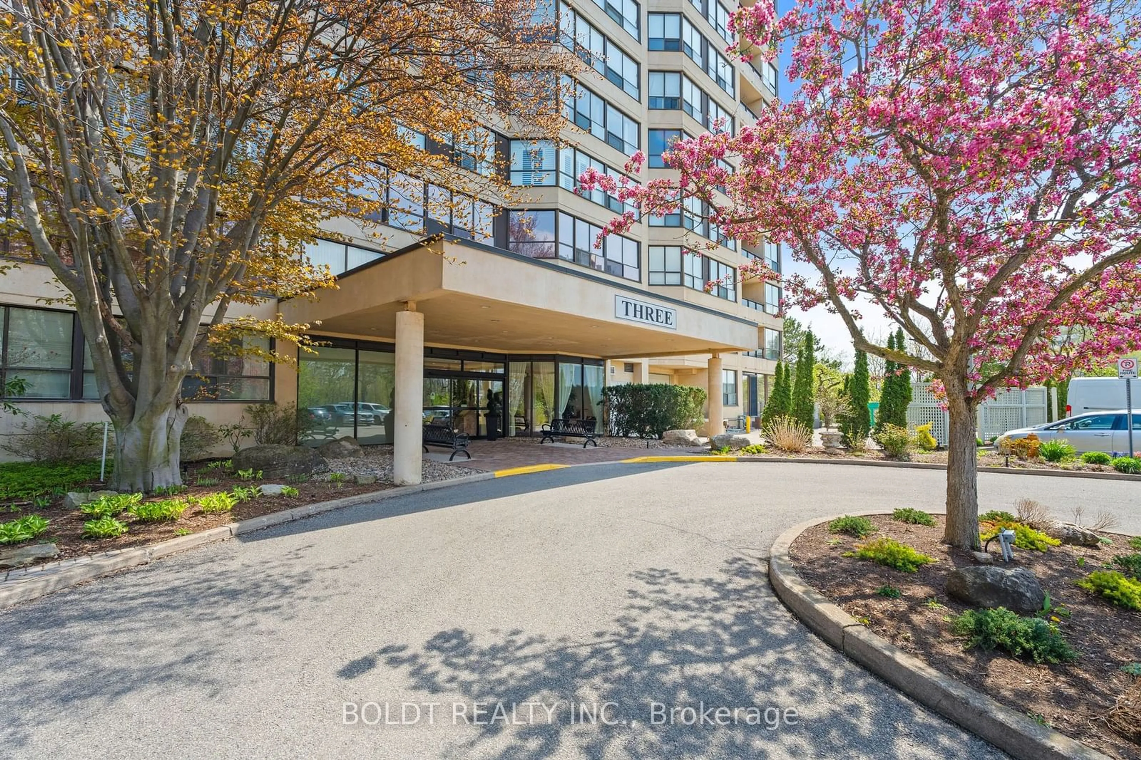 A pic from exterior of the house or condo, the front or back of building for 3 Towering Heights Blvd #1001, St. Catharines Ontario L2T 4A4