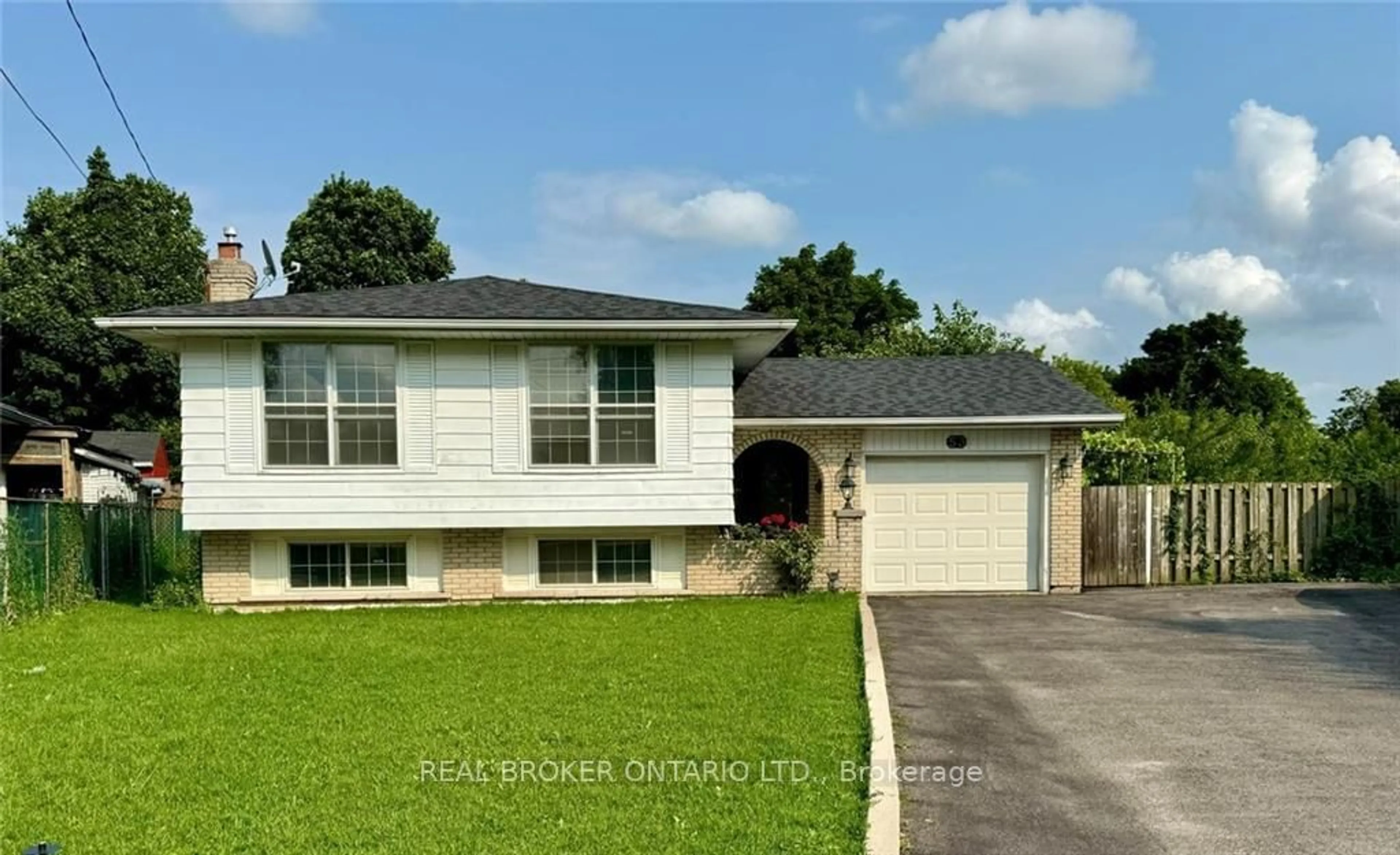 Frontside or backside of a home for 53 Huntsville St, Hamilton Ontario L9A 3M3