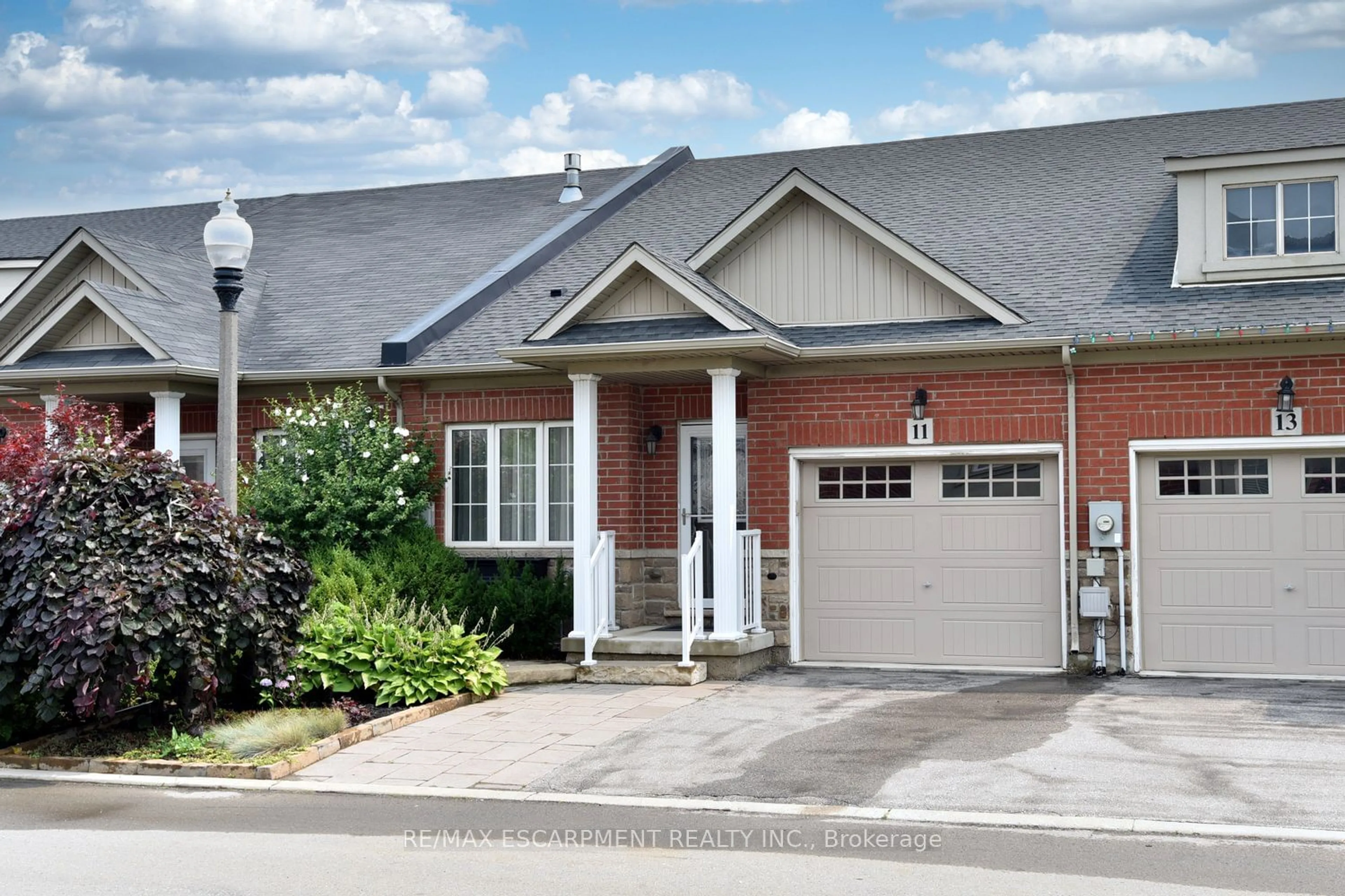 A pic from exterior of the house or condo for 11 Serena Cres, Hamilton Ontario L8E 0C2