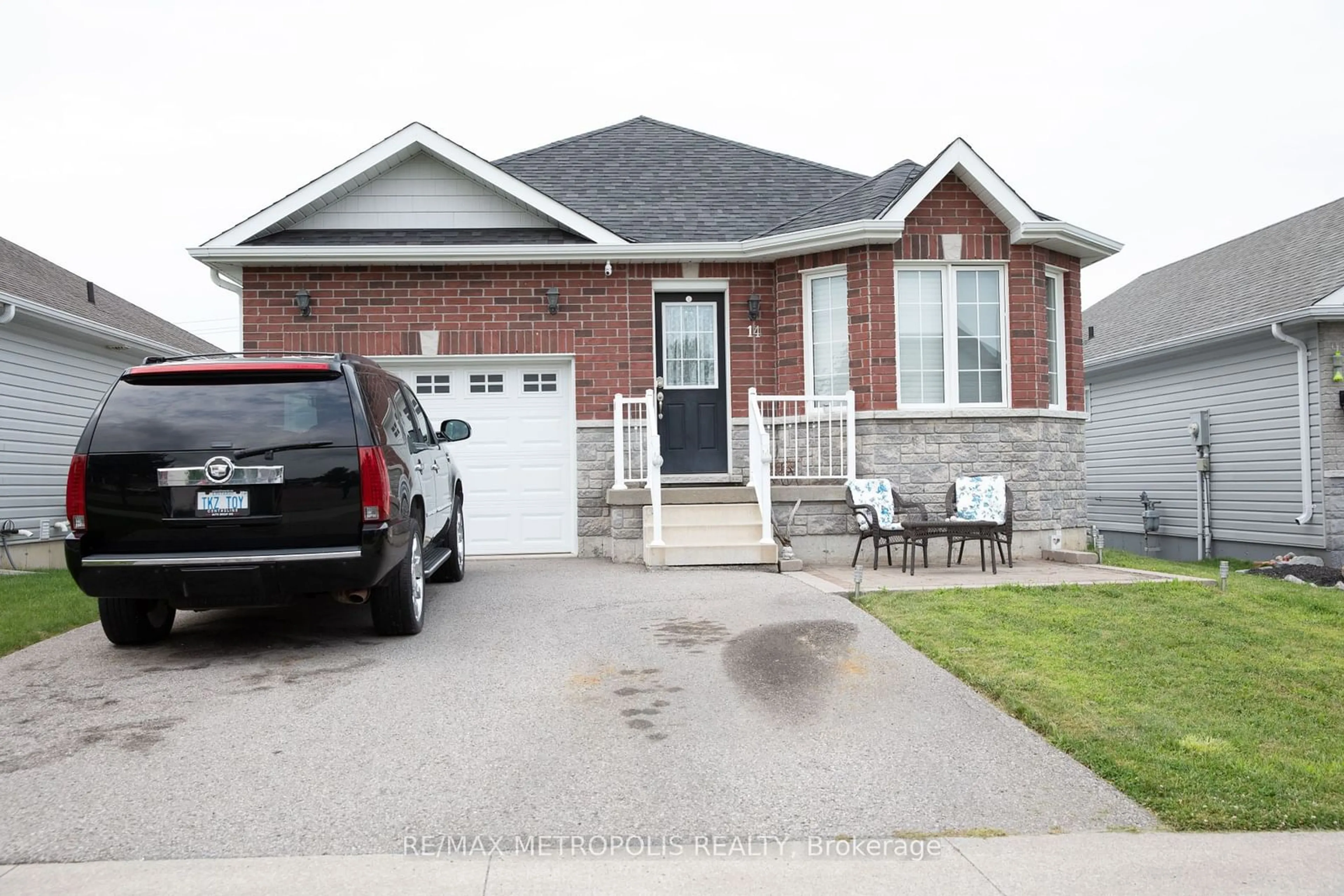 Home with brick exterior material for 14 Lisbeth Cres, Kawartha Lakes Ontario K9V 0C9
