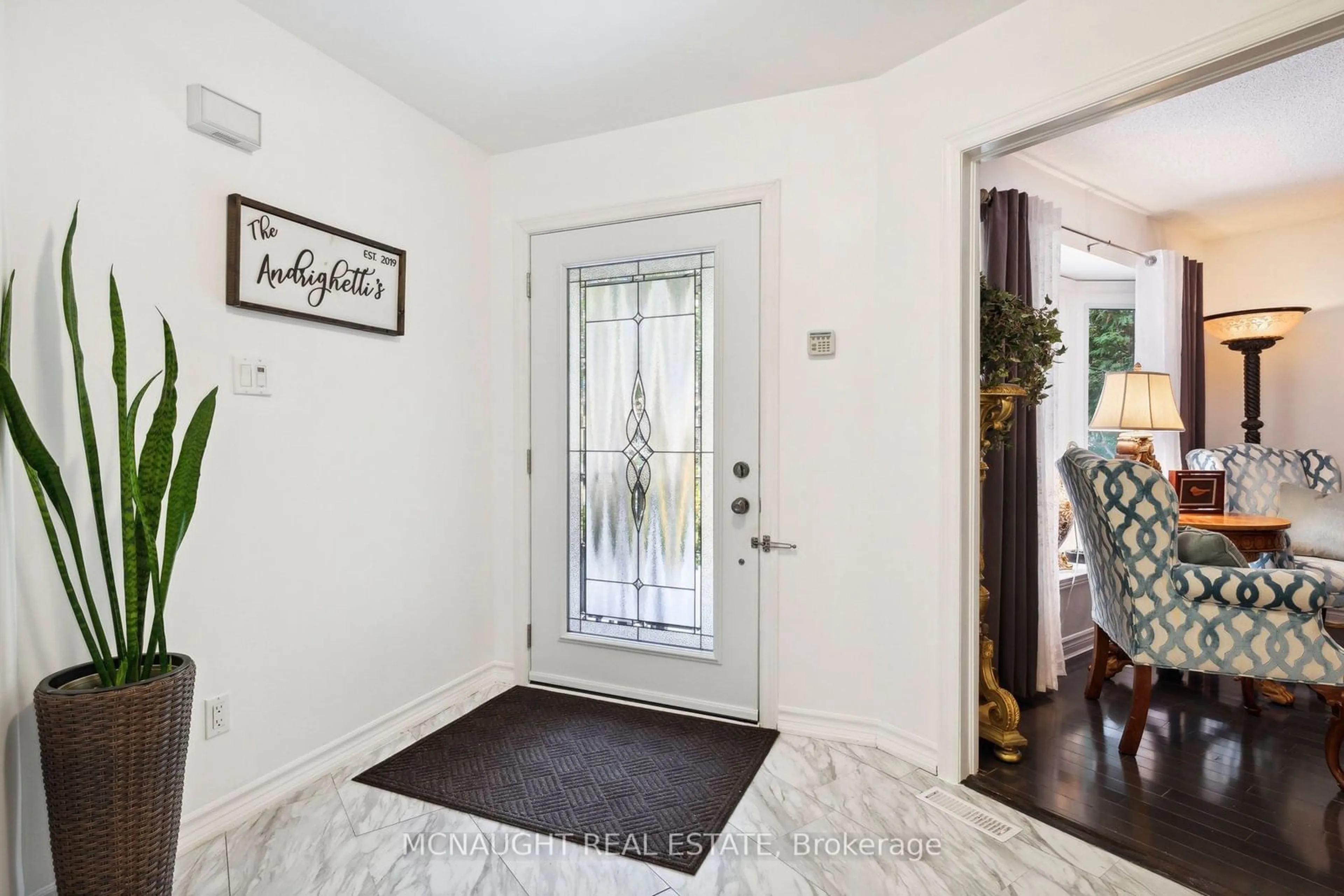 Indoor entryway for 29 Atlas St, Hamilton Ontario L8J 2J1