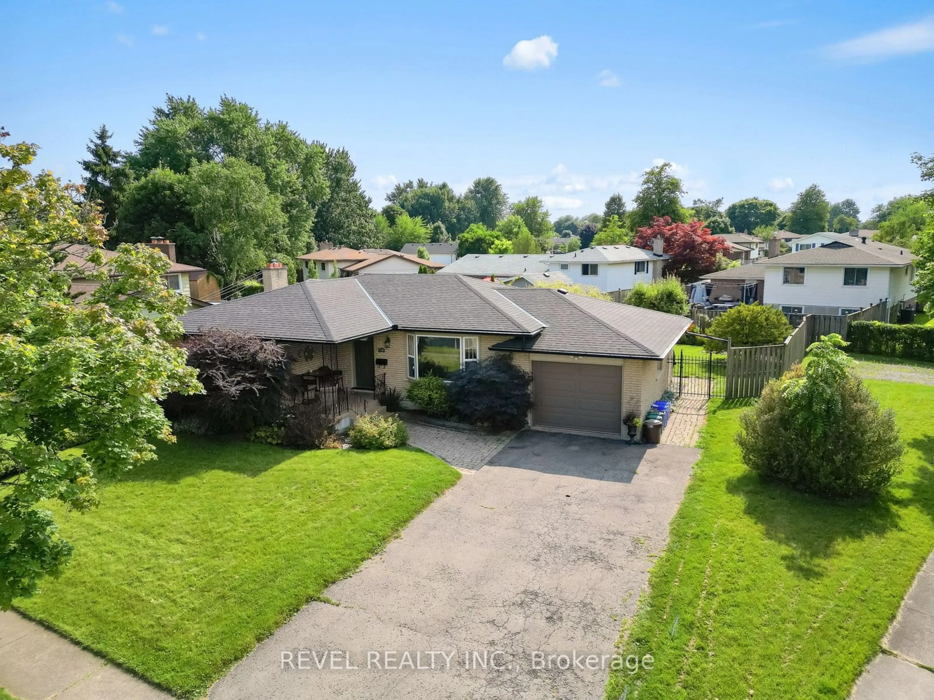 Frontside or backside of a home for 79 Champlain Ave, Welland Ontario L3C 2L8