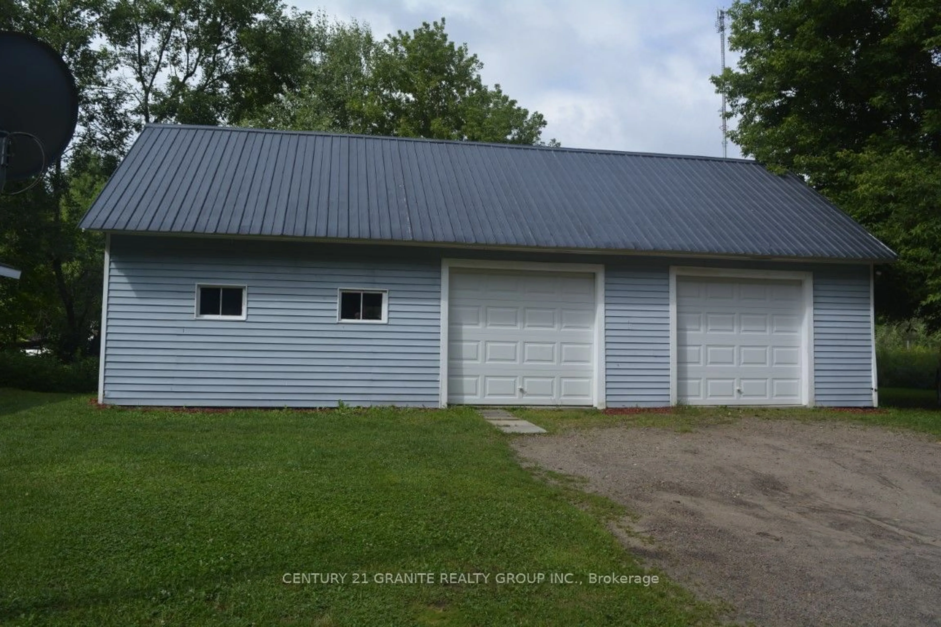 Indoor garage for 112 Old Paudash School Rd, Bancroft Ontario K0L 1C0