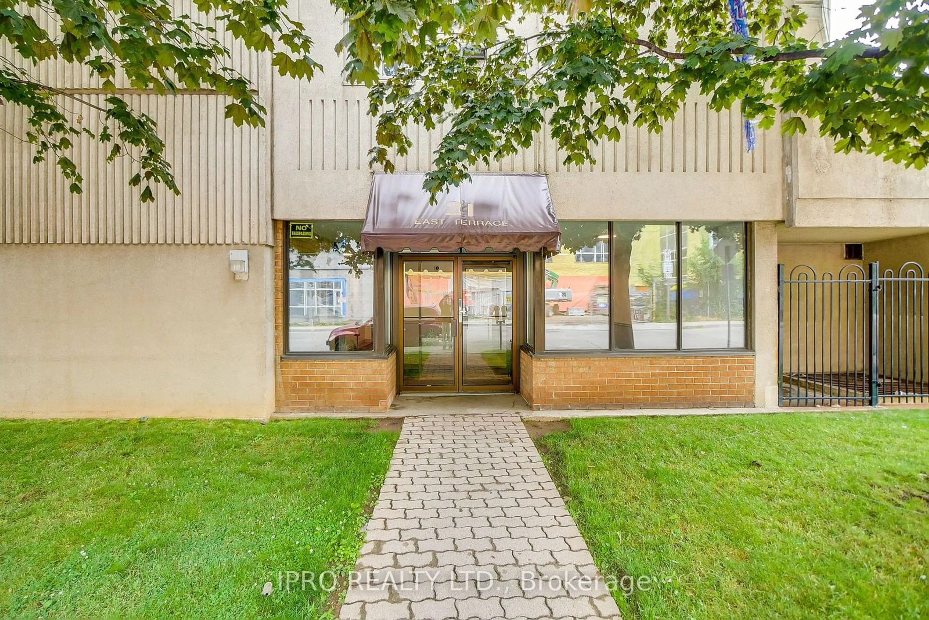 Indoor foyer for 21 East Ave #302, Hamilton Ontario L8N 2T3