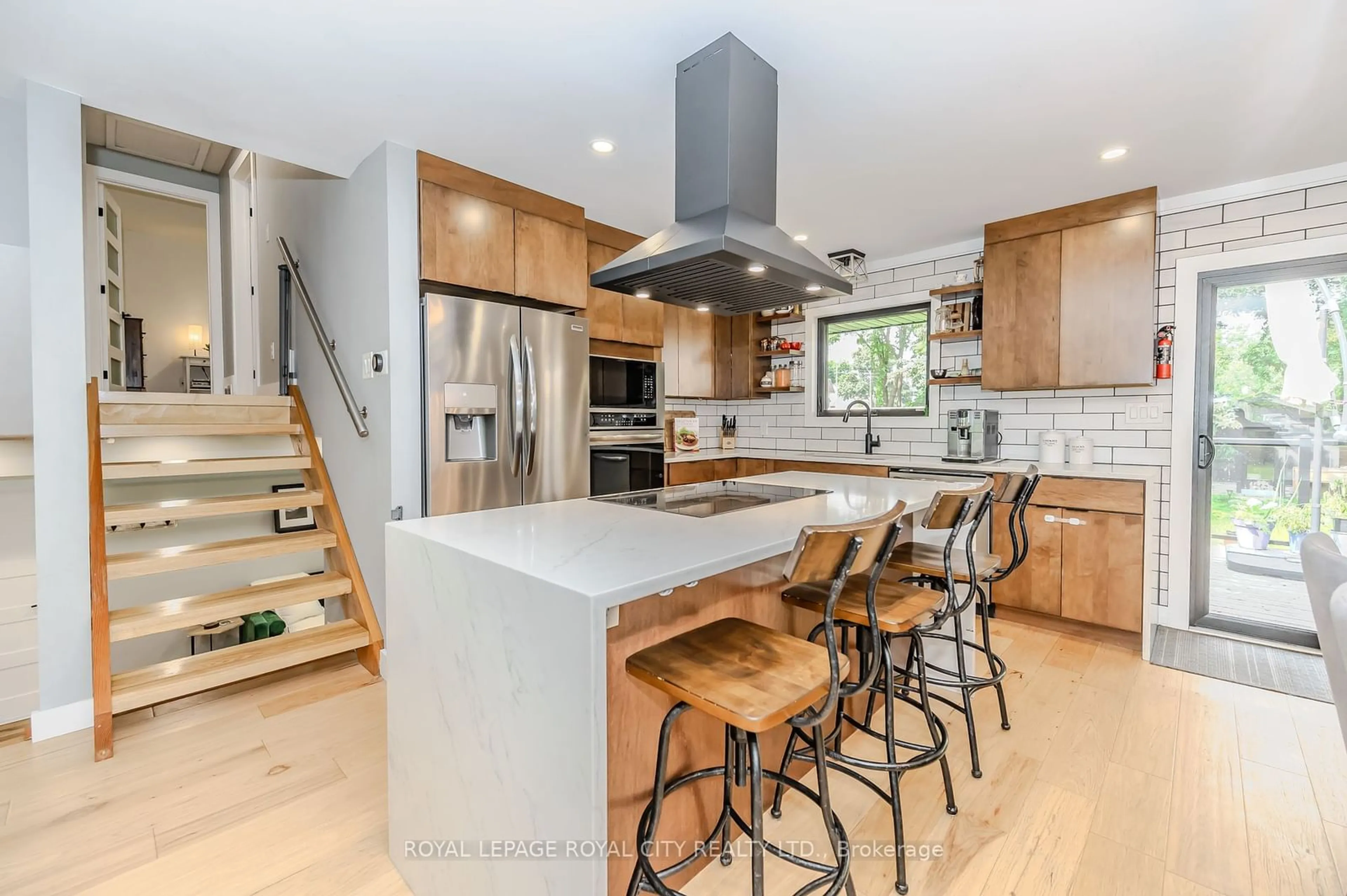 Contemporary kitchen for 1735 Queenston Rd, Cambridge Ontario N3H 3M3