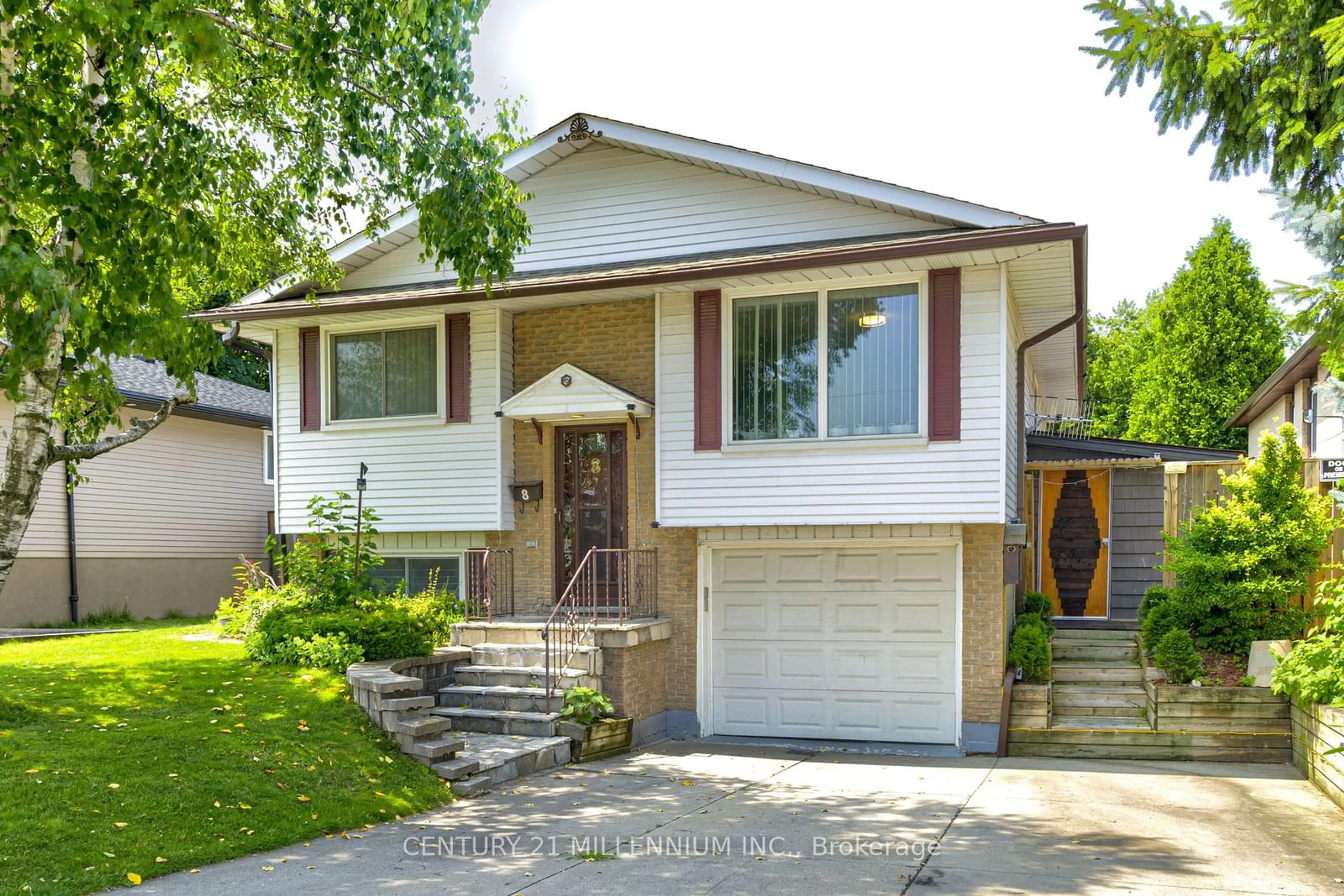 Frontside or backside of a home for 8 Regency St, Hamilton Ontario L8T 4V3