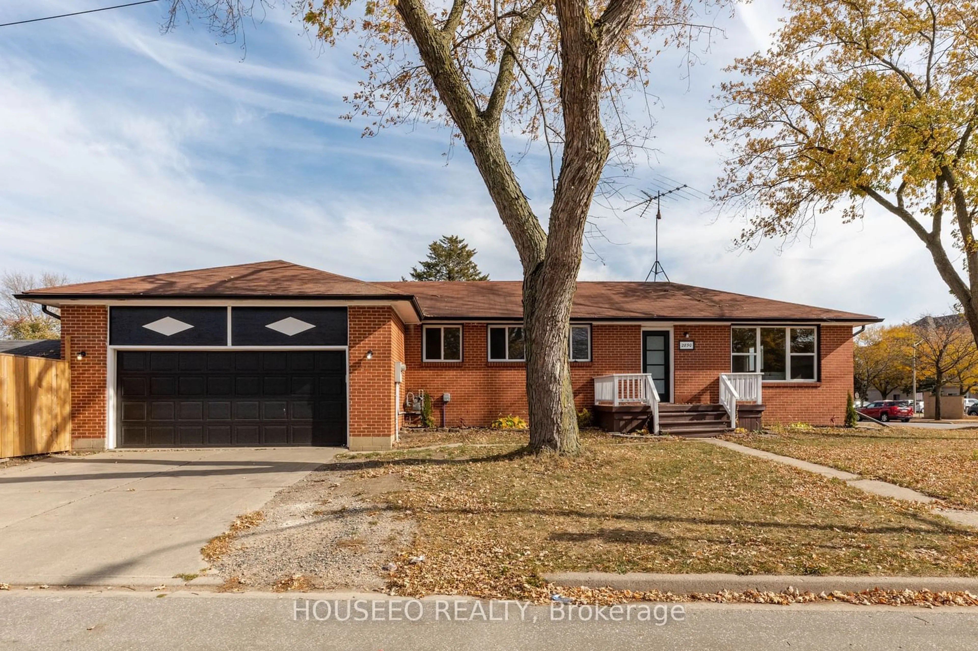 Home with brick exterior material for 2890 Rivard Ave, Windsor Ontario N8T 2H8