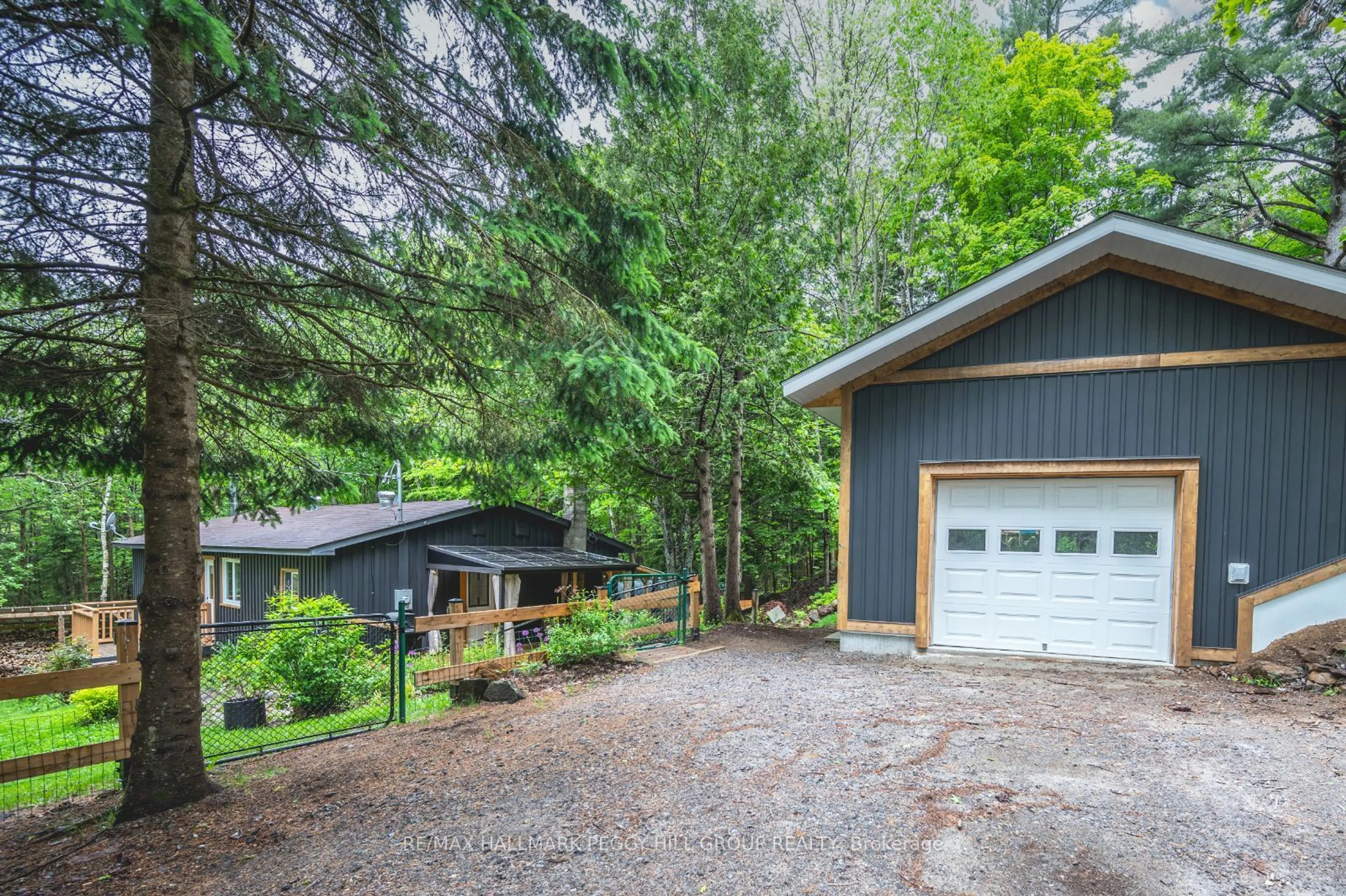 Cottage for 284 Britannia Rd, Huntsville Ontario P1H 2J3