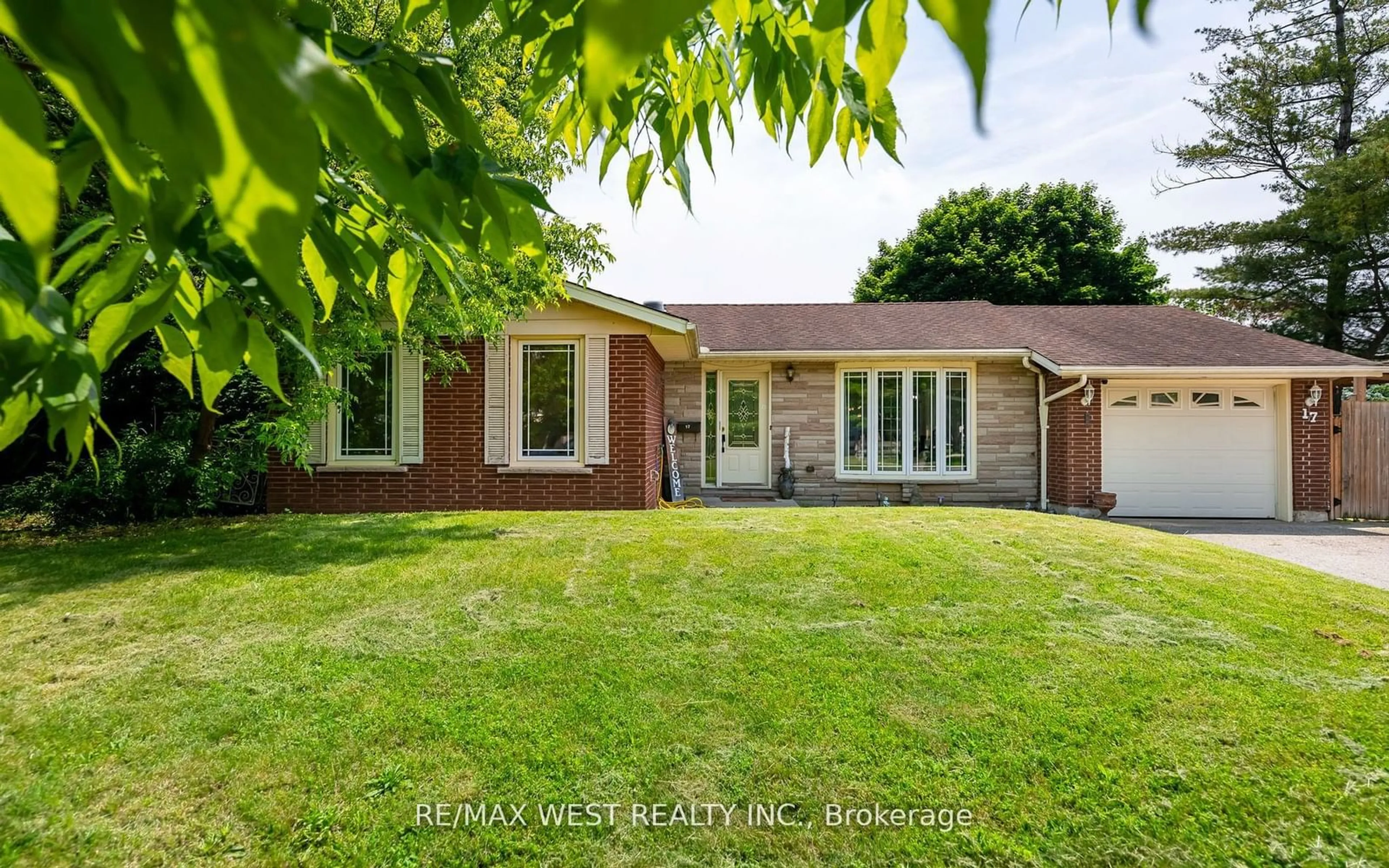 Home with brick exterior material for 17 Michael Pl, Guelph Ontario N1H 6R9