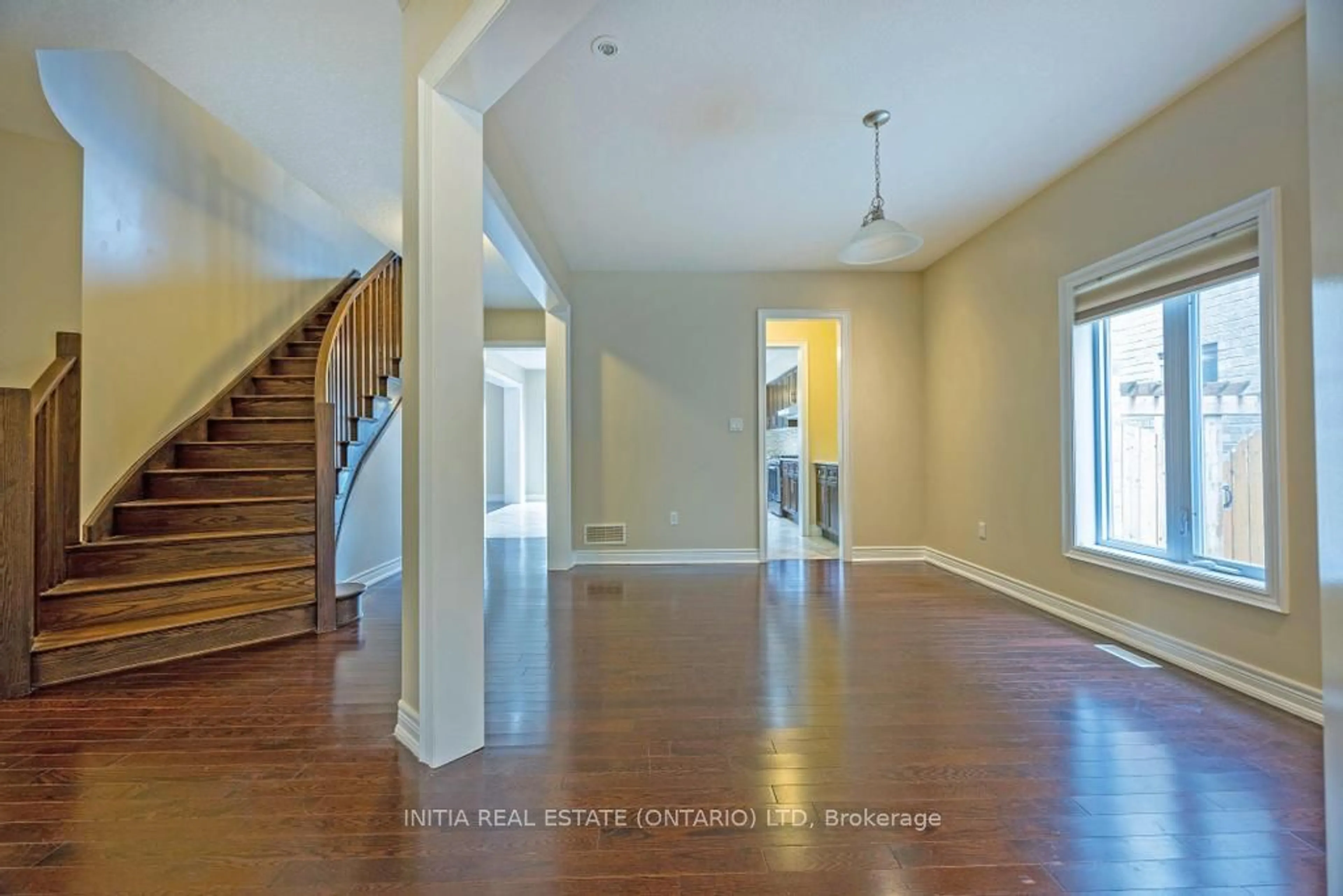 Indoor foyer for 2396 Callingham Dr, London Ontario N5X 0A6
