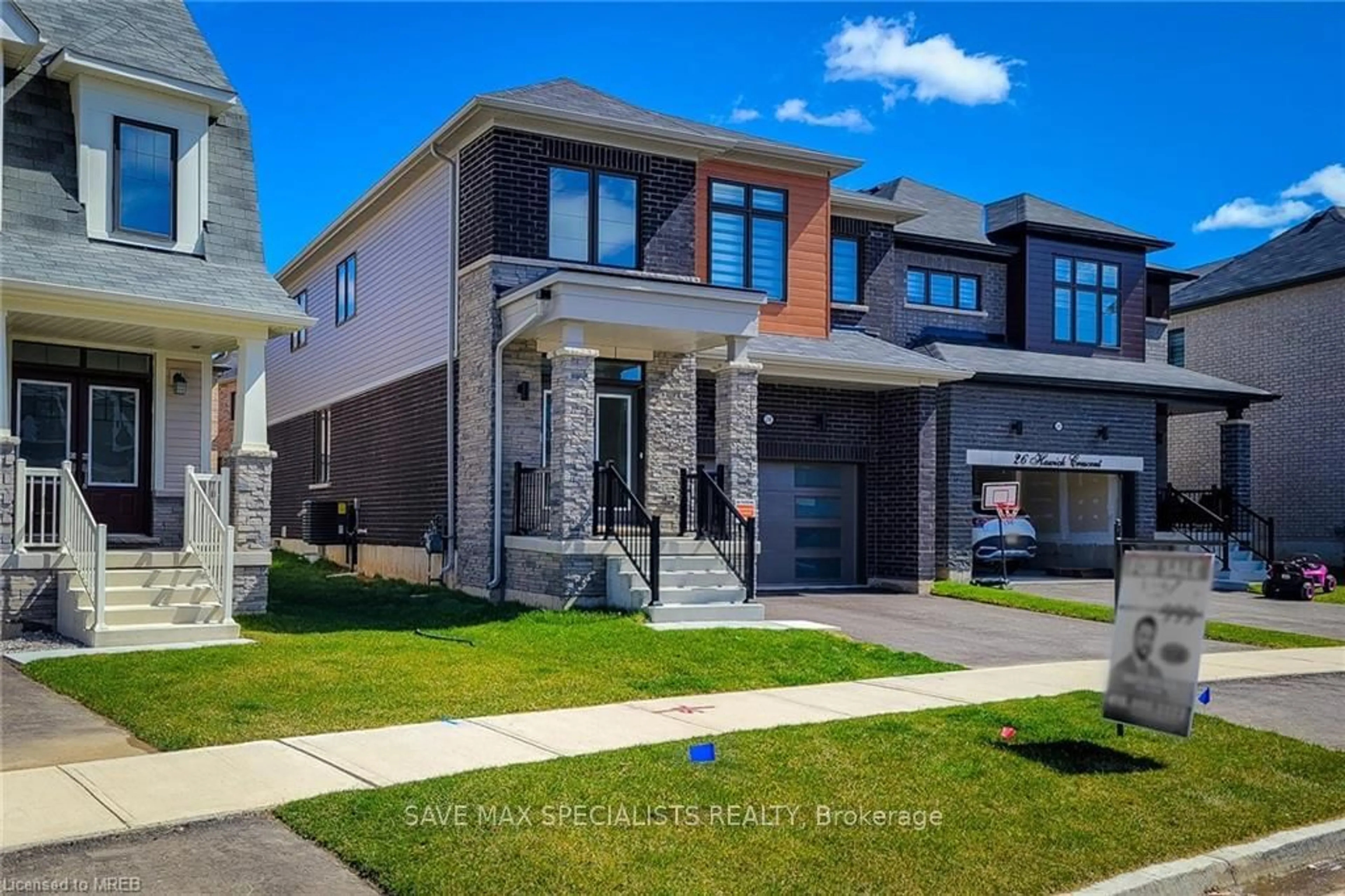 Frontside or backside of a home, the street view for 28 Hawick Cres, Haldimand Ontario N3W 0G5