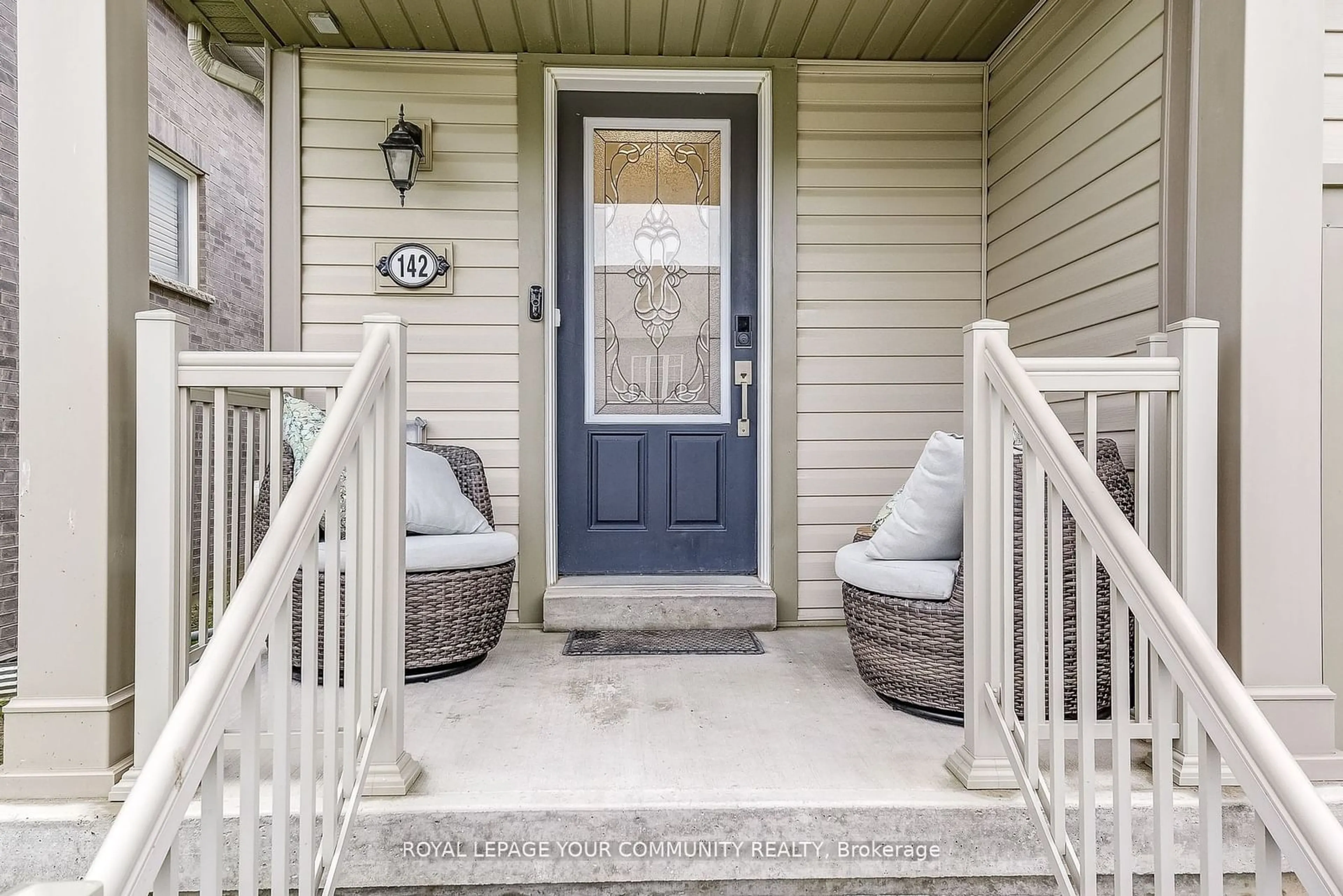 Indoor entryway for 142 Munro Circ, Brantford Ontario N3T 0R3