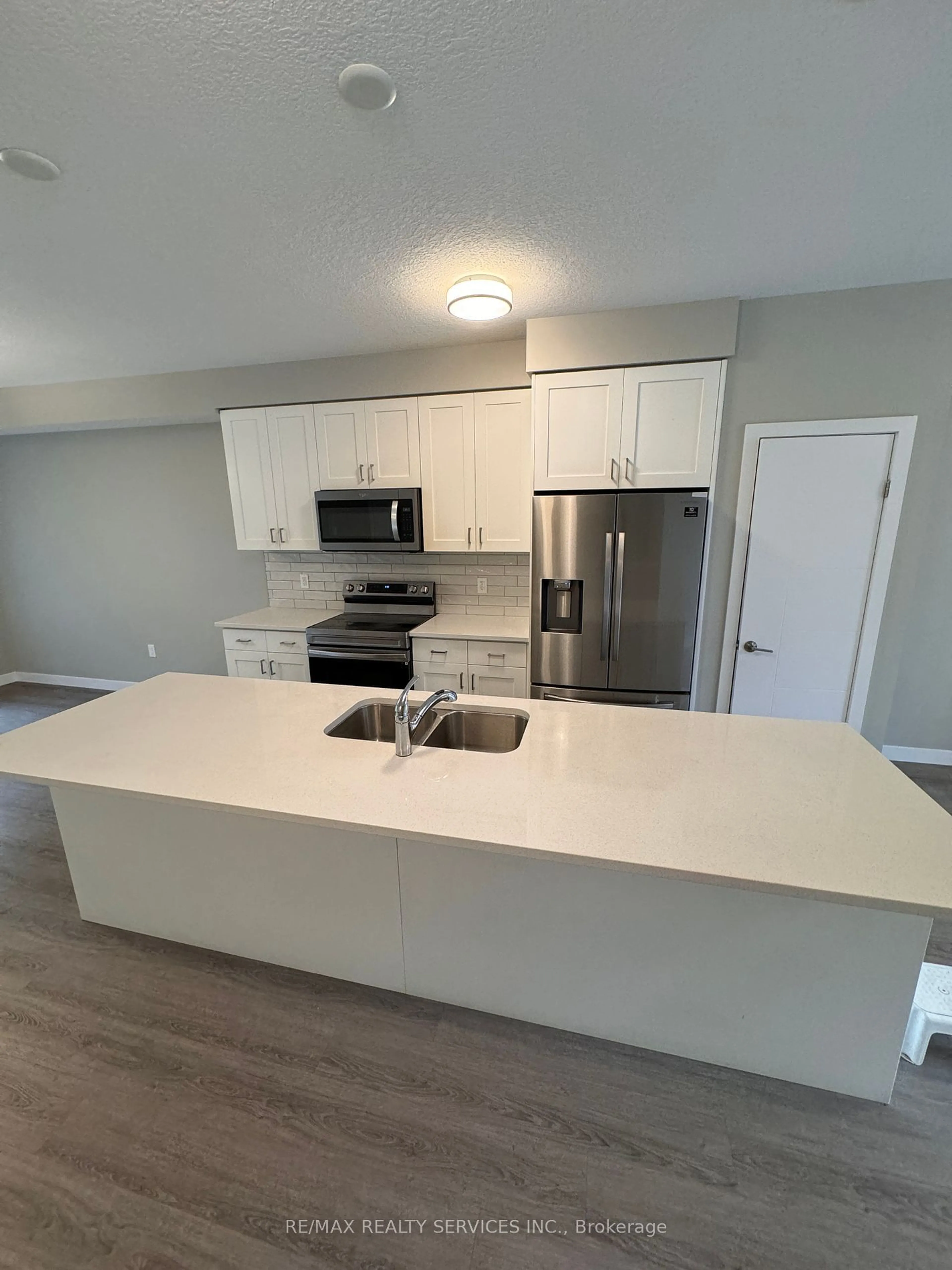 Standard kitchen for 83 Beechwood Ave #10, Guelph Ontario N1H 5Z7