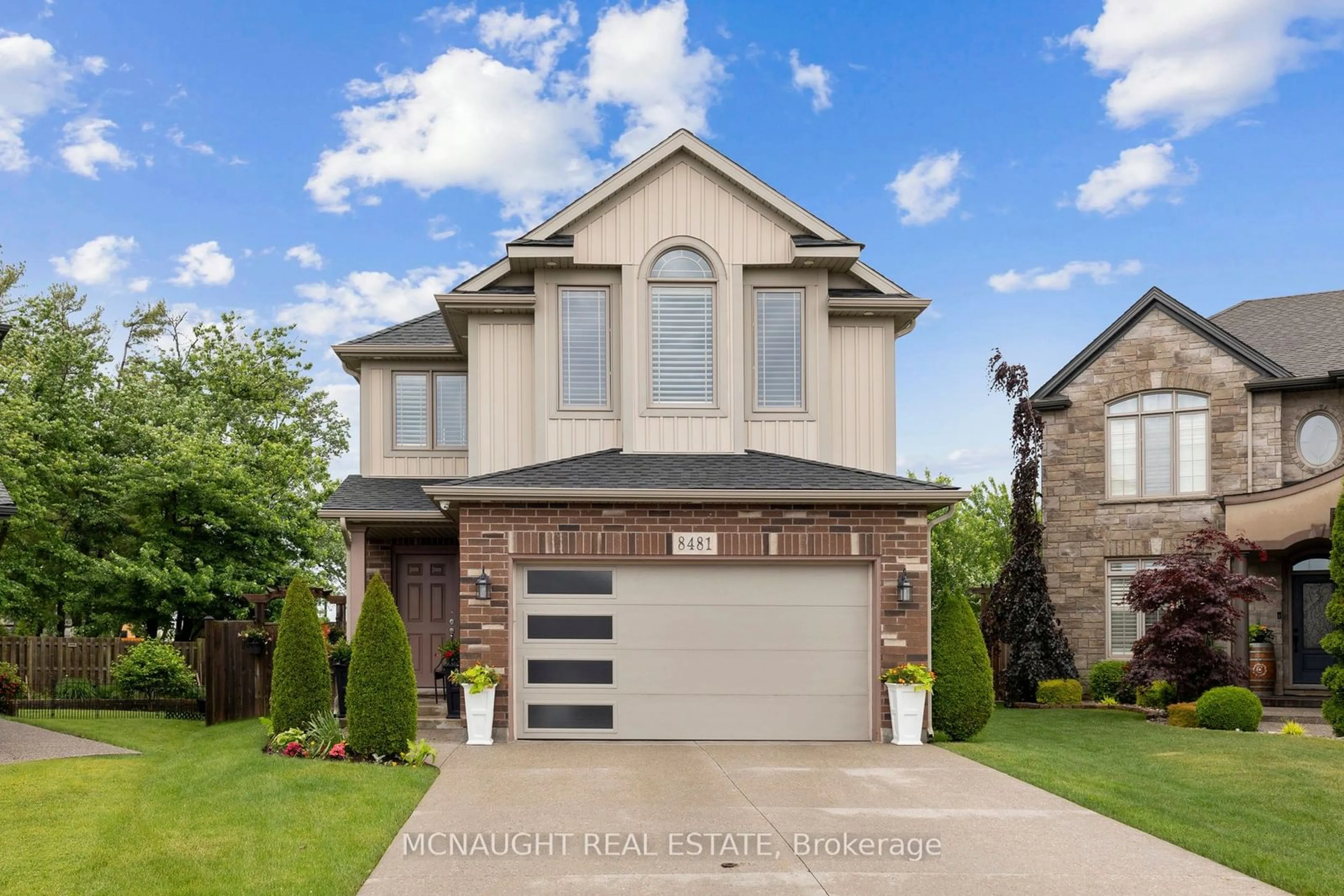 Frontside or backside of a home for 8481 Jennifer Cres, Niagara Falls Ontario L2H 0J3