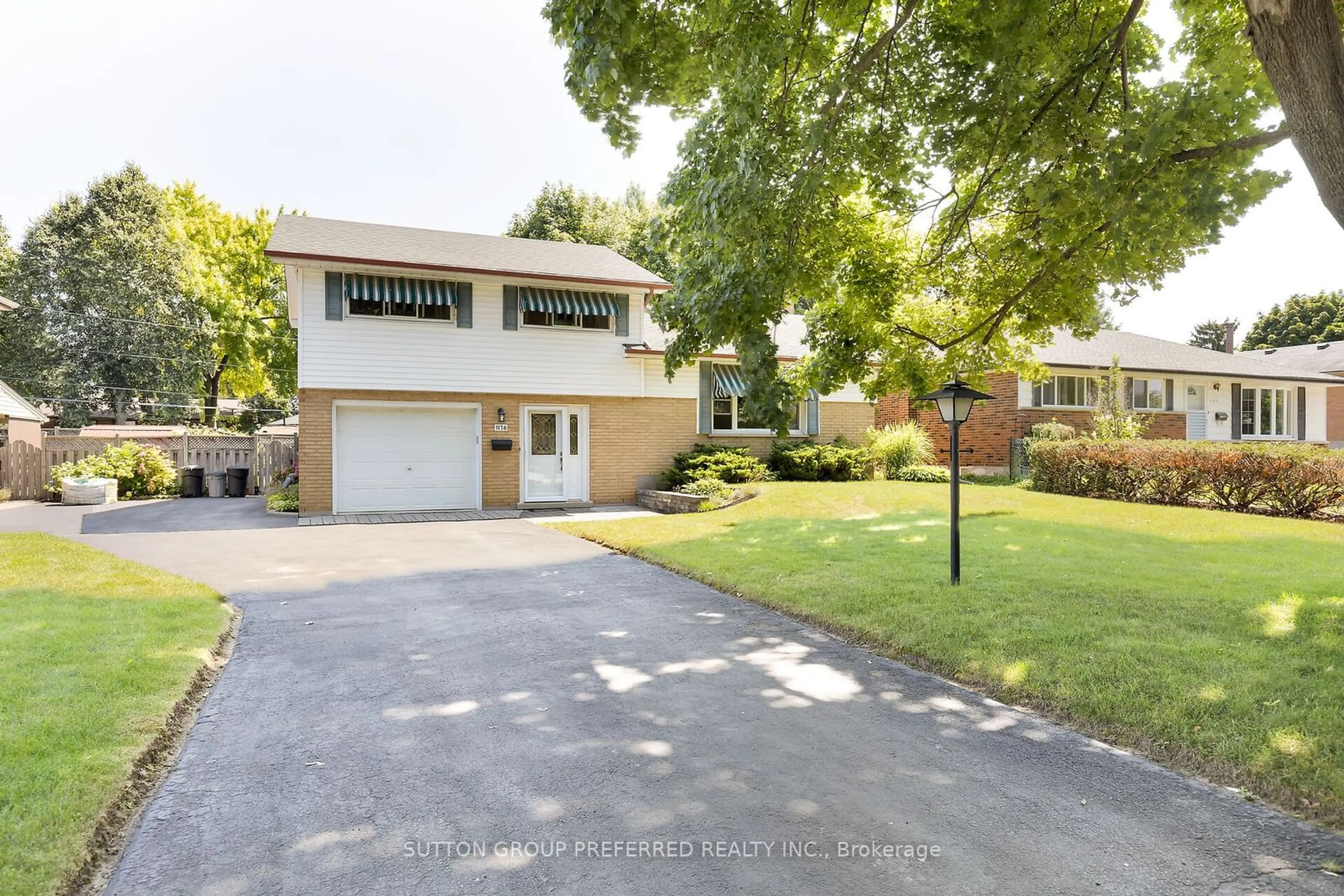 Frontside or backside of a home for 1176 Lancaster St, London Ontario N5V 2L5