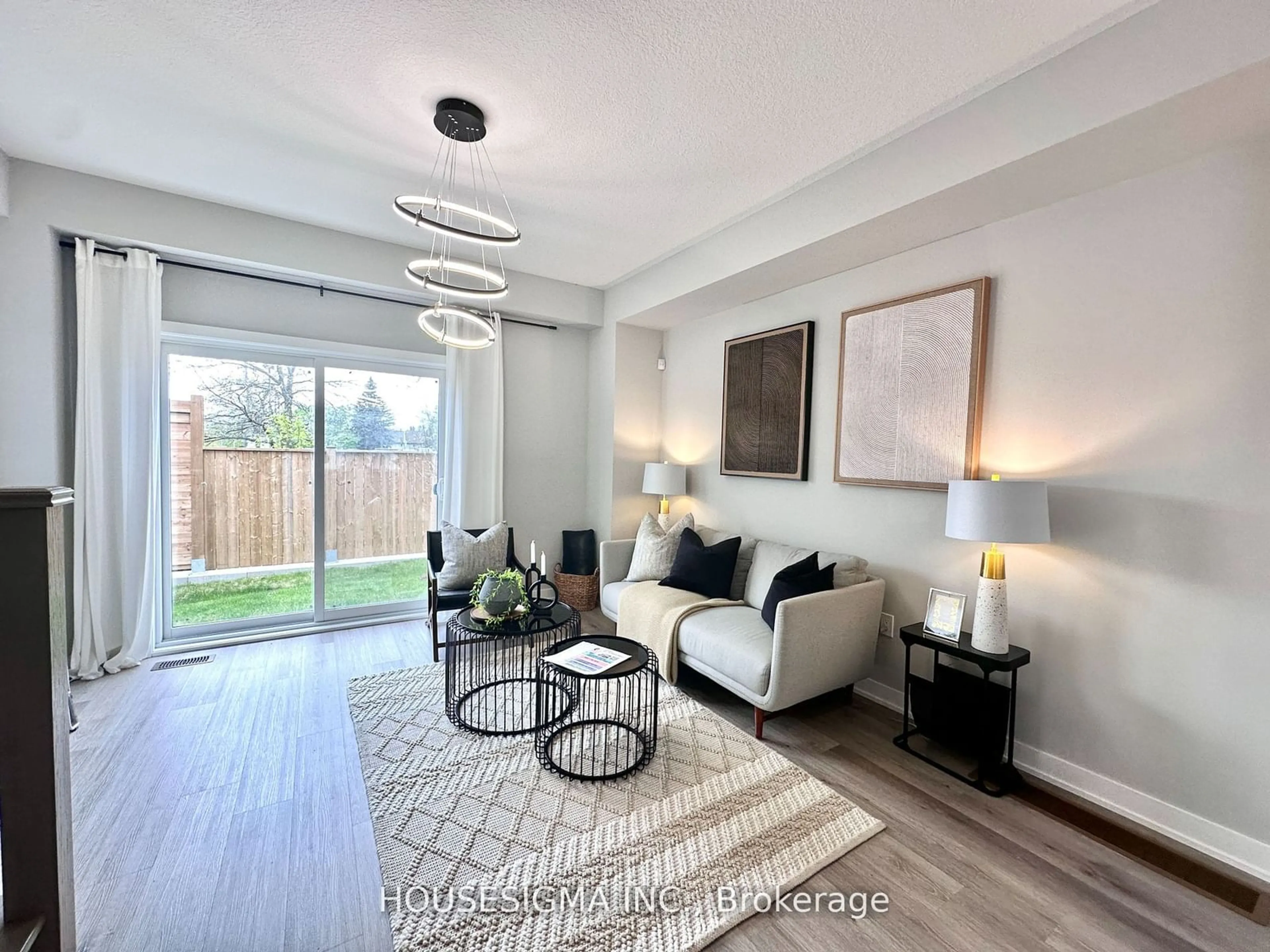 Living room for 527 Shaver Rd #1, Hamilton Ontario L9G 0J1