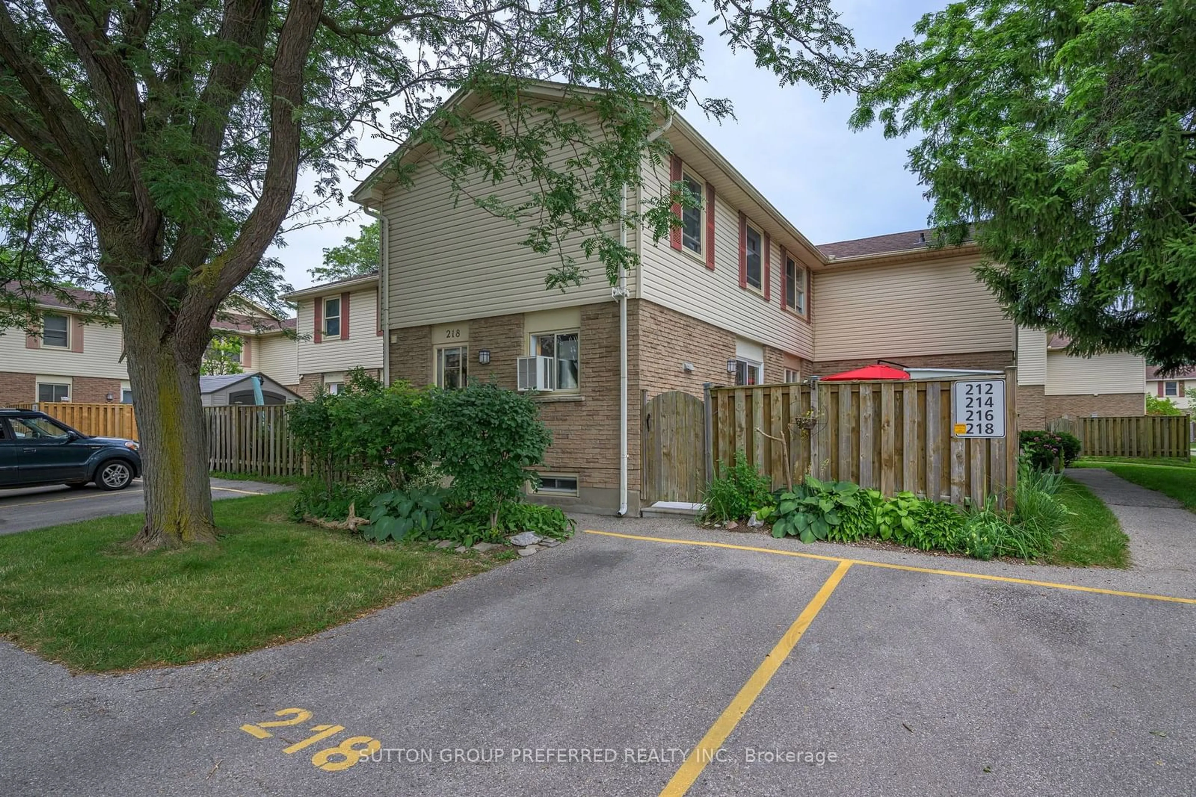 A pic from exterior of the house or condo for 230 Clarke Rd #218, London Ontario N5W 5P8