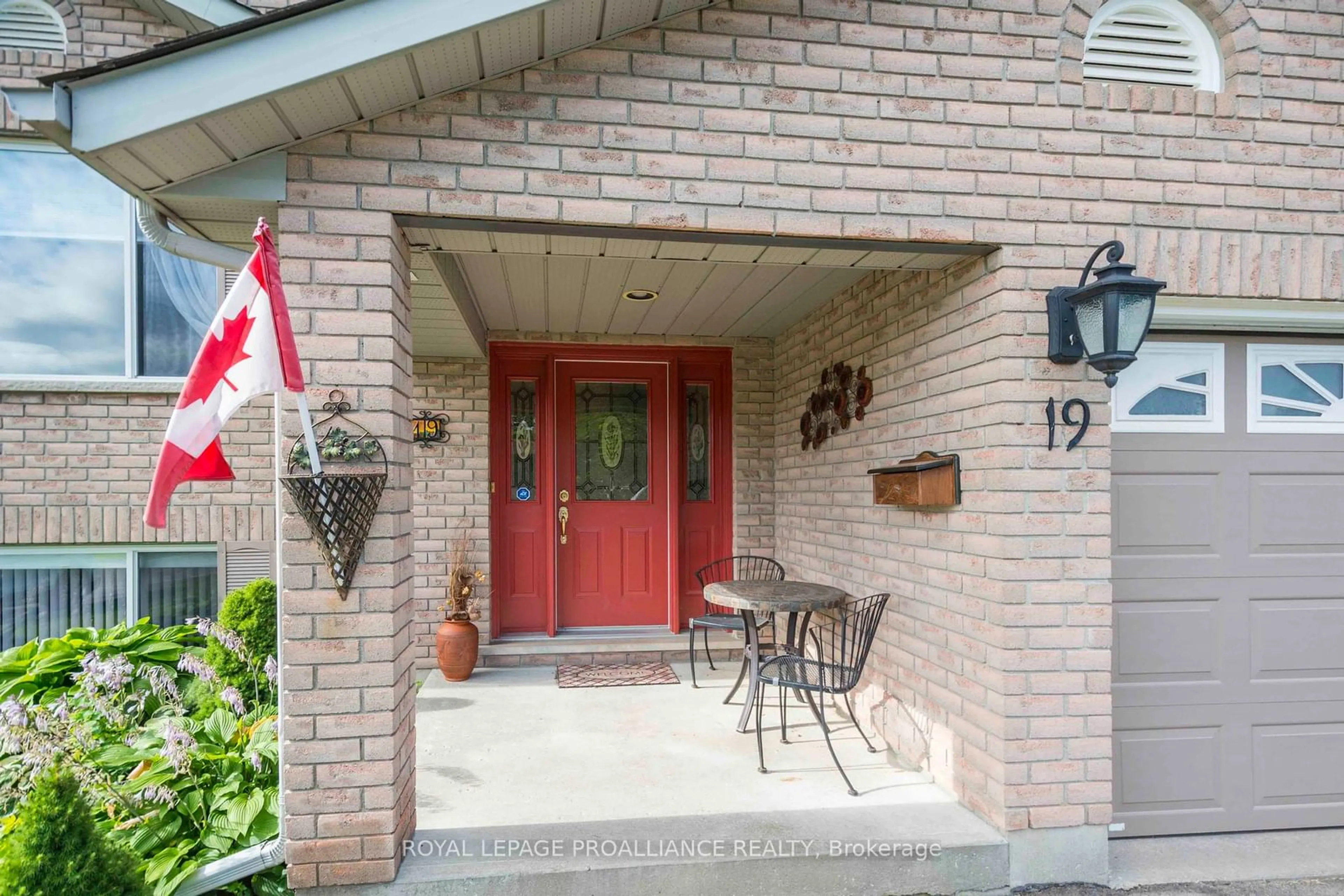 Indoor foyer for 19 Ferguson Lane, Quinte West Ontario K8V 6T3