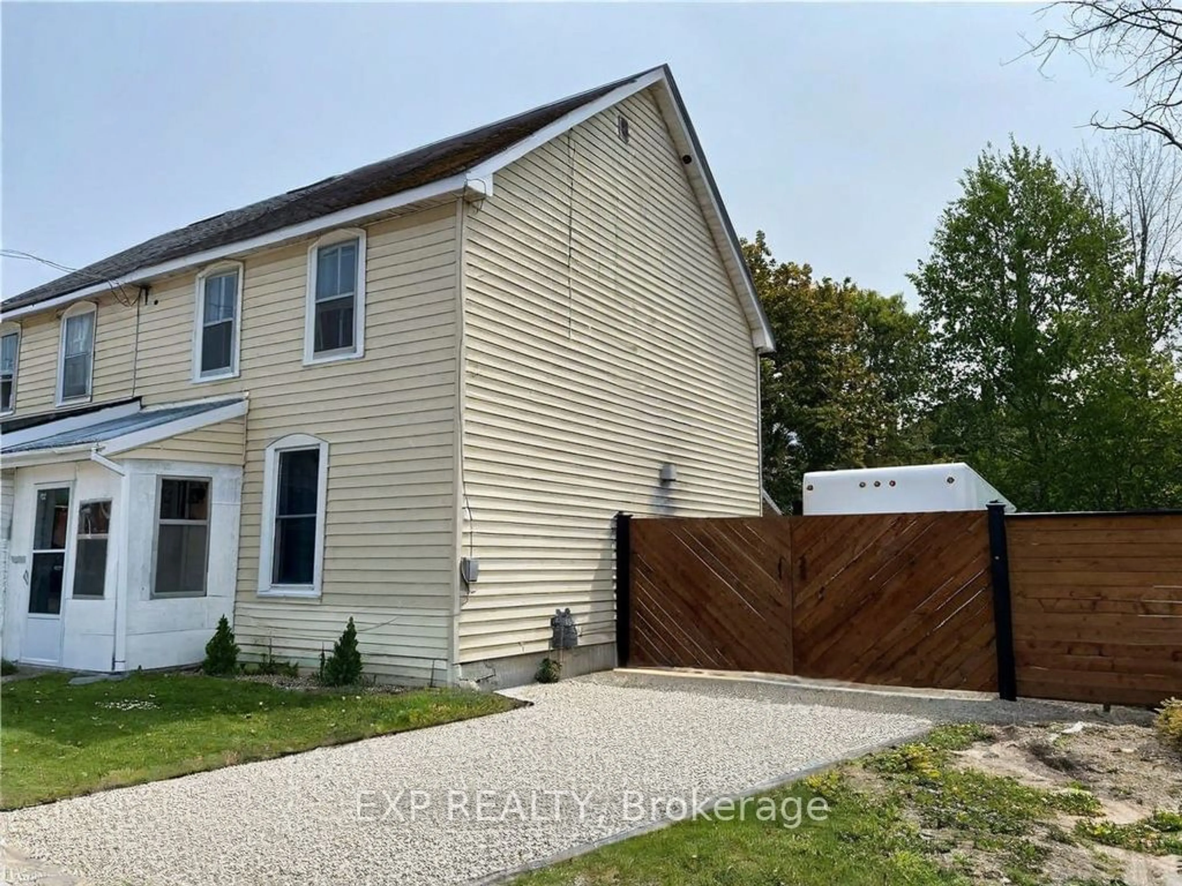 Frontside or backside of a home for 1073 3rd A Ave, Owen Sound Ontario N4K 2L1