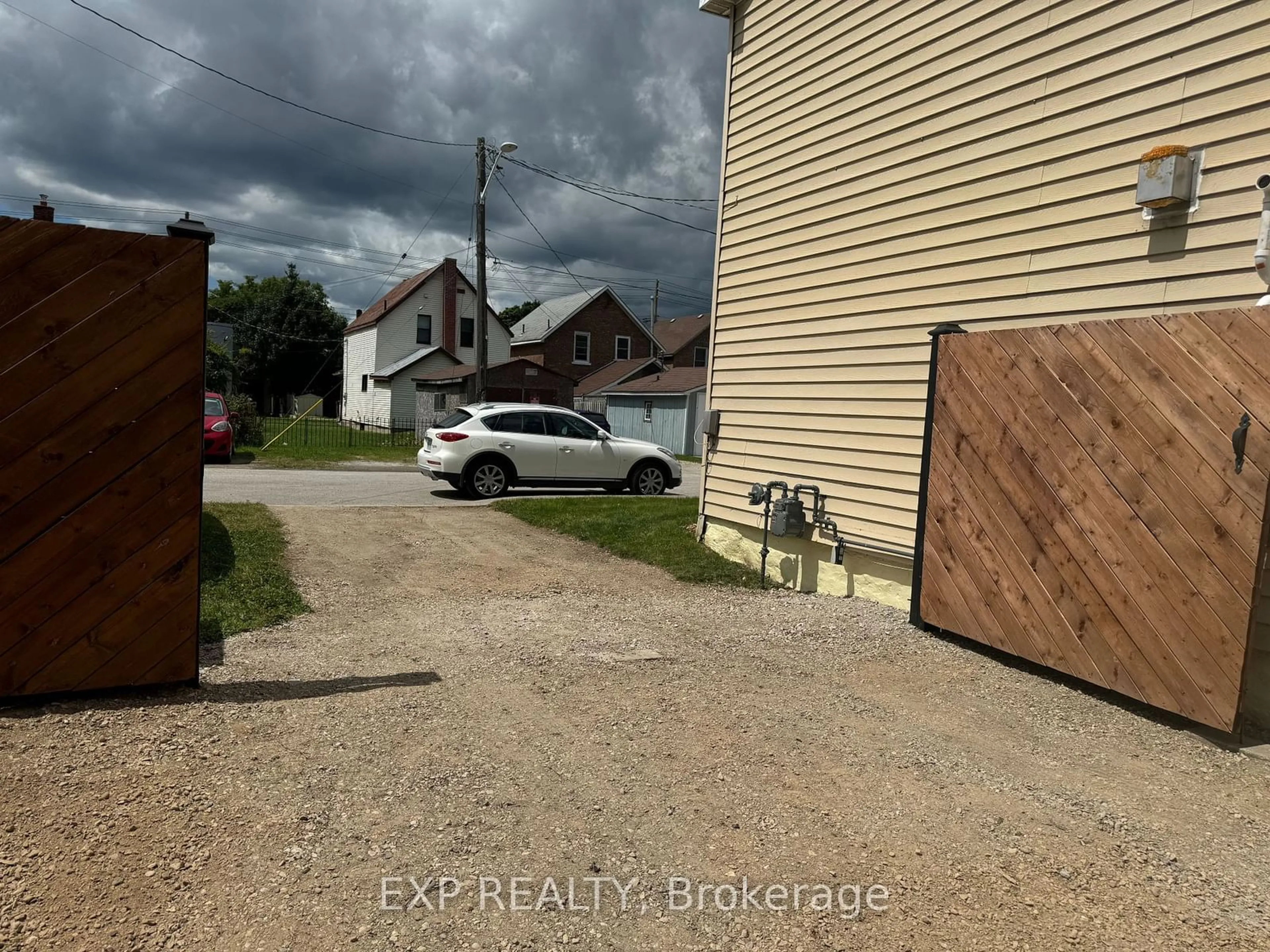 Frontside or backside of a home for 1073 3rd A Ave, Owen Sound Ontario N4K 2L1