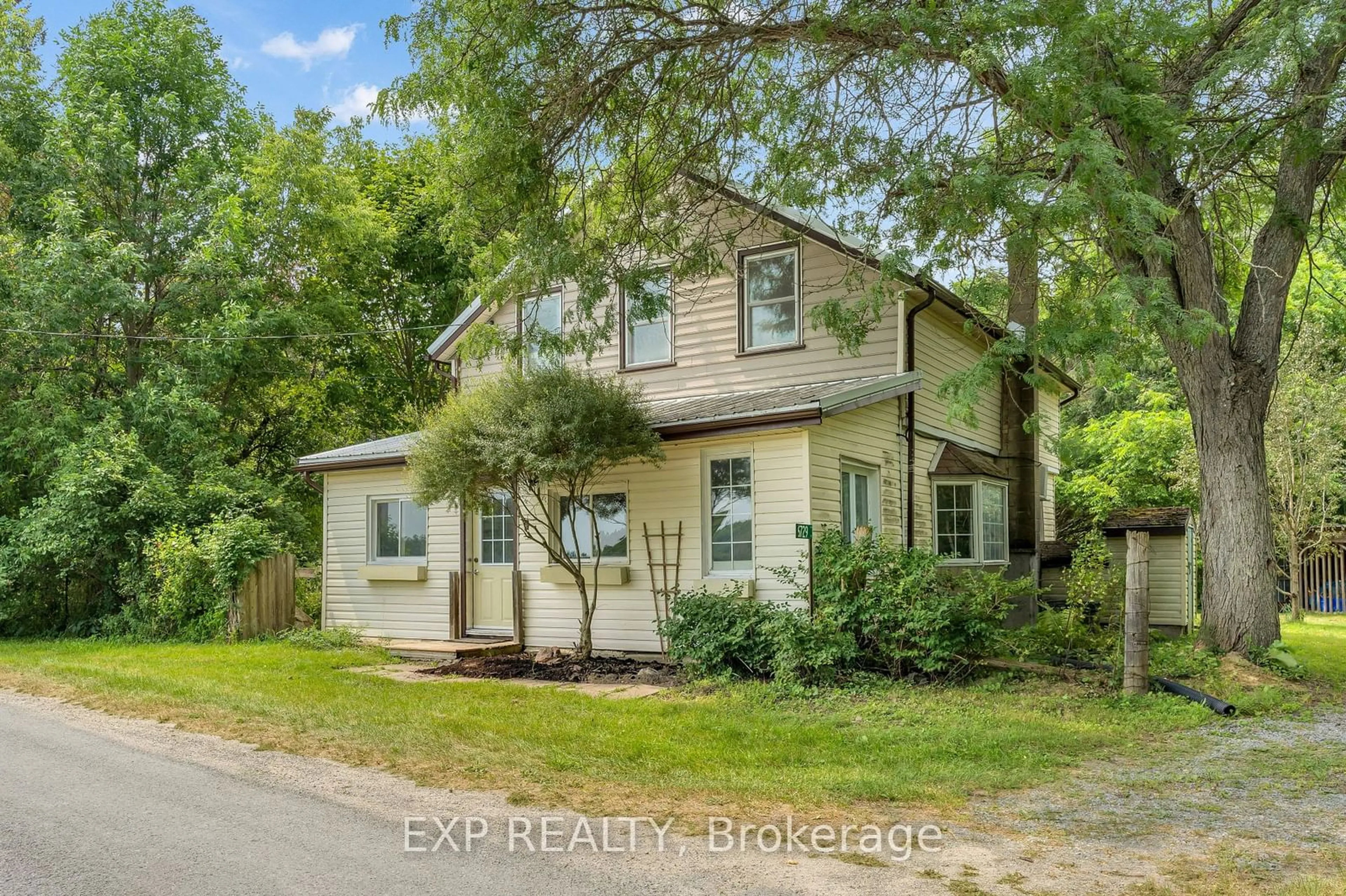 Frontside or backside of a home for 6729 Craig Rd, South Frontenac Ontario K0H 2W0