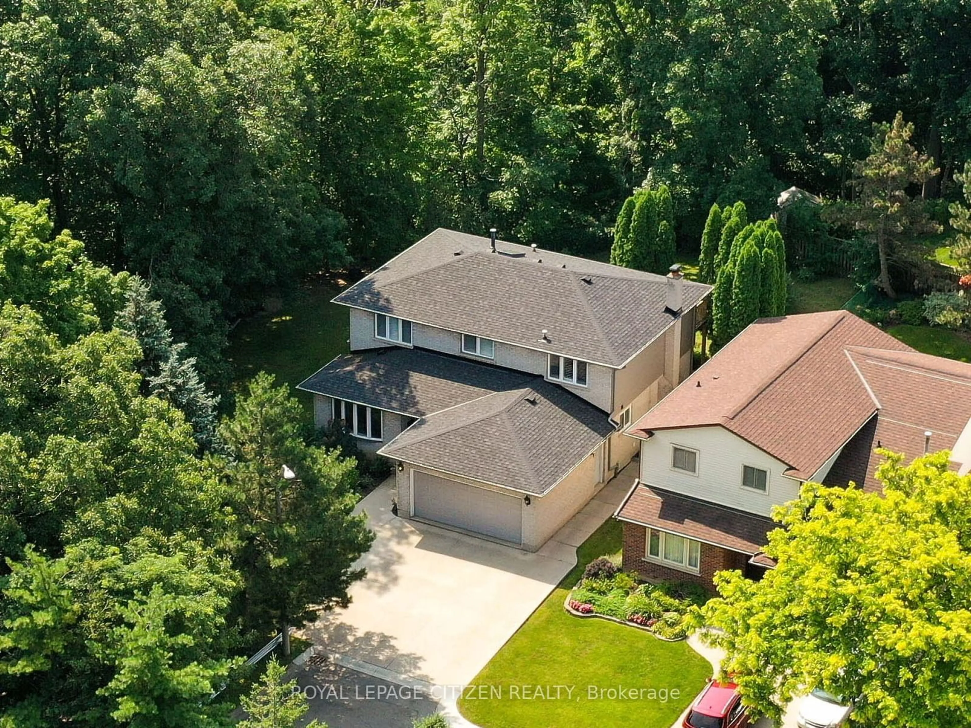 Frontside or backside of a home for 86 Huckleberry Pl, Hamilton Ontario L8E 4R6