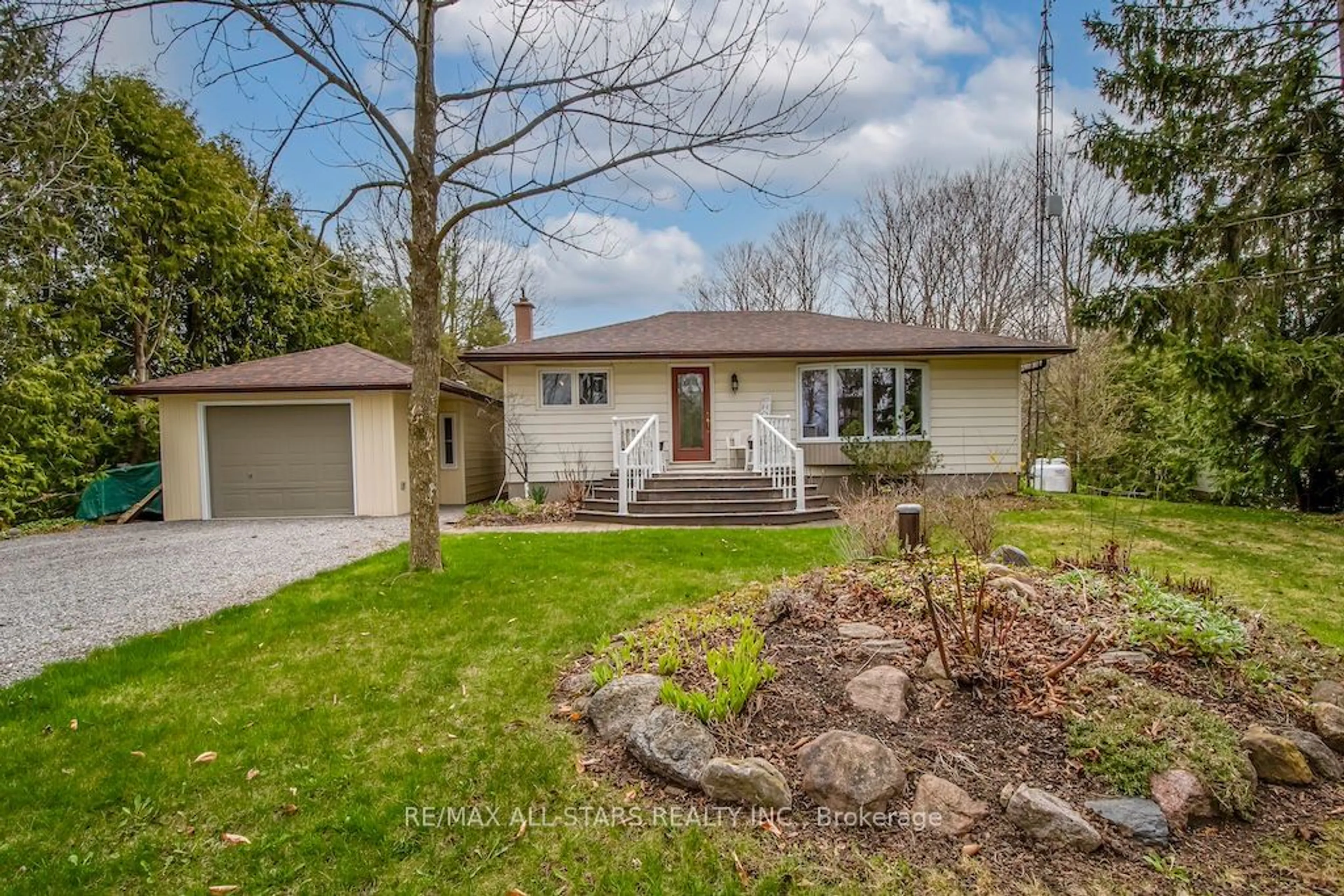 Frontside or backside of a home for 690 Post Rd, Kawartha Lakes Ontario K0L 2X0