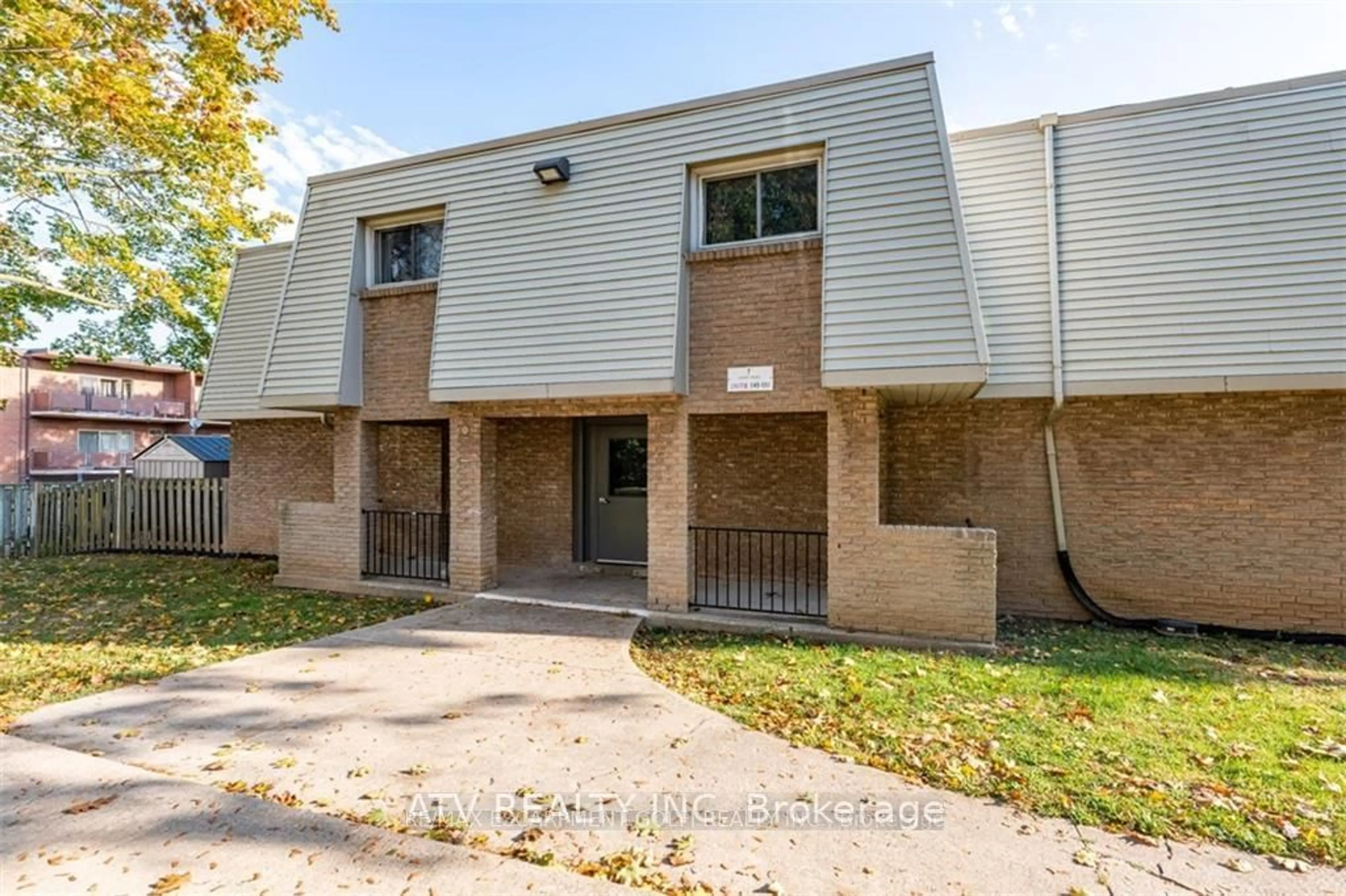 A pic from exterior of the house or condo for 17 Old Pine Tr #146, St. Catharines Ontario L2M 6P9